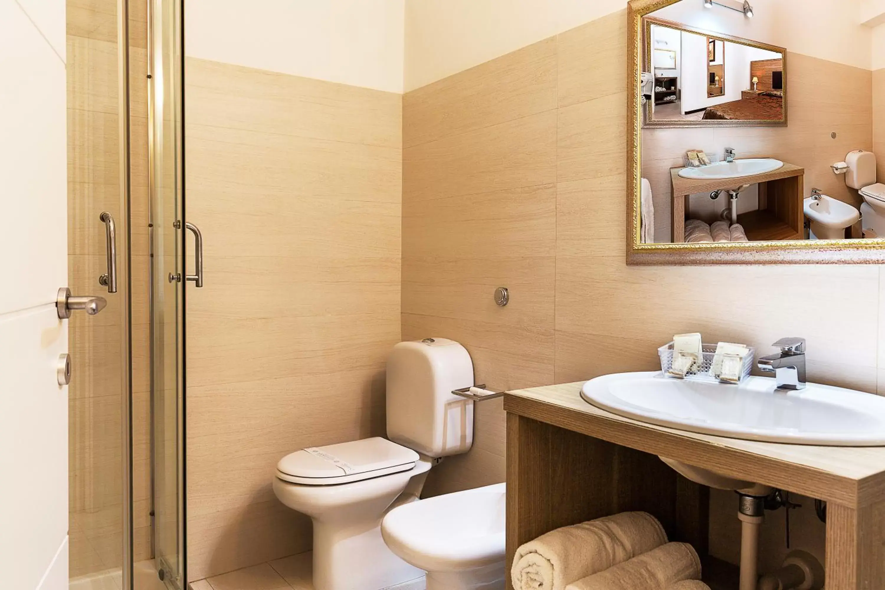 Shower, Bathroom in Le Residenze del Centro