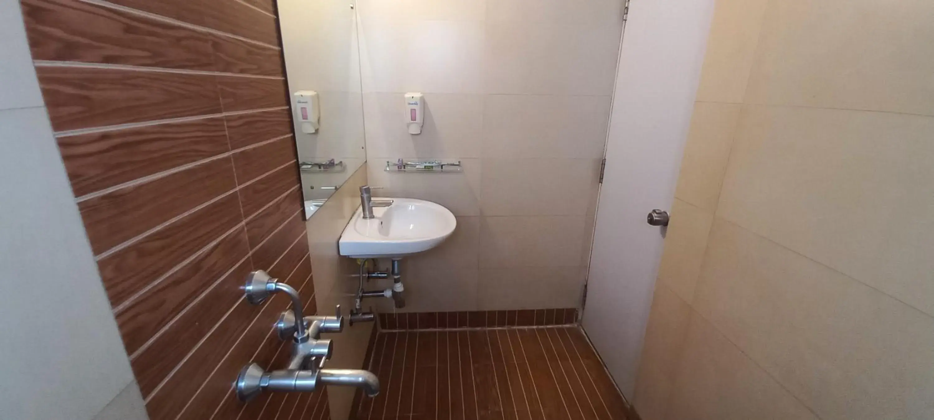 Bathroom in Hotel Rama Heritage