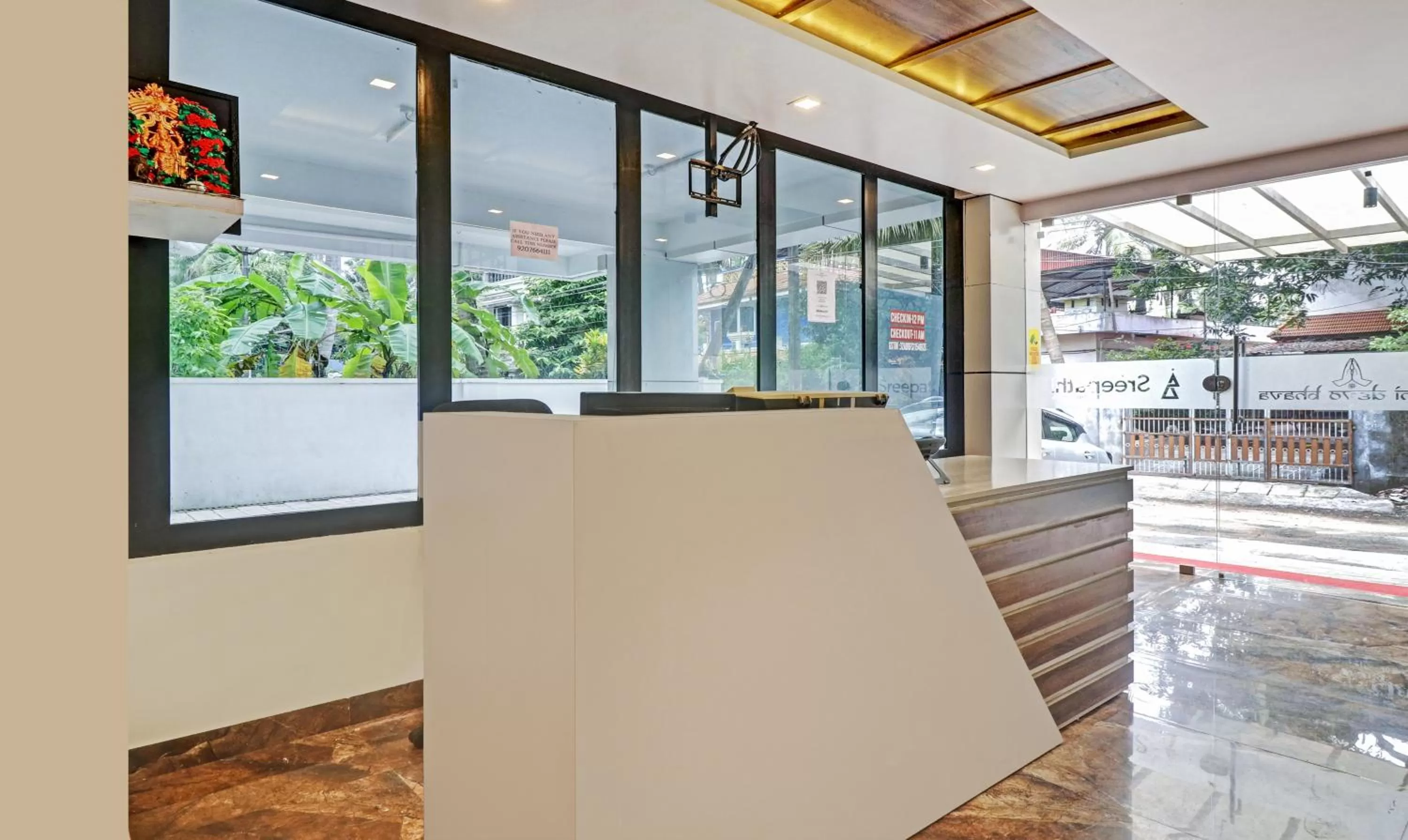 Lobby or reception in Treebo Trend Sreepathi Mayoogha