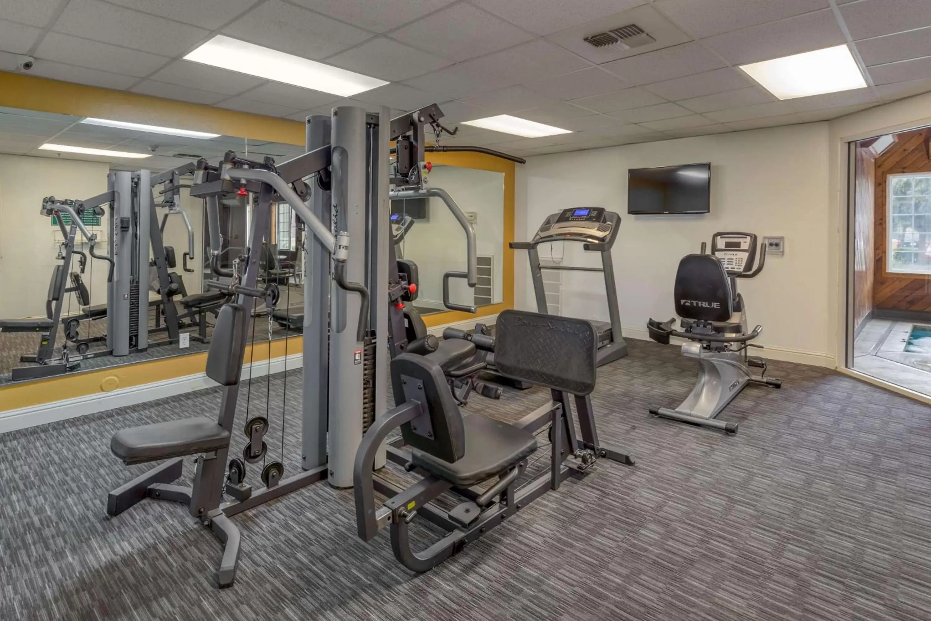 Fitness centre/facilities, Fitness Center/Facilities in La Quinta by Wyndham Visalia/Sequoia Gateway