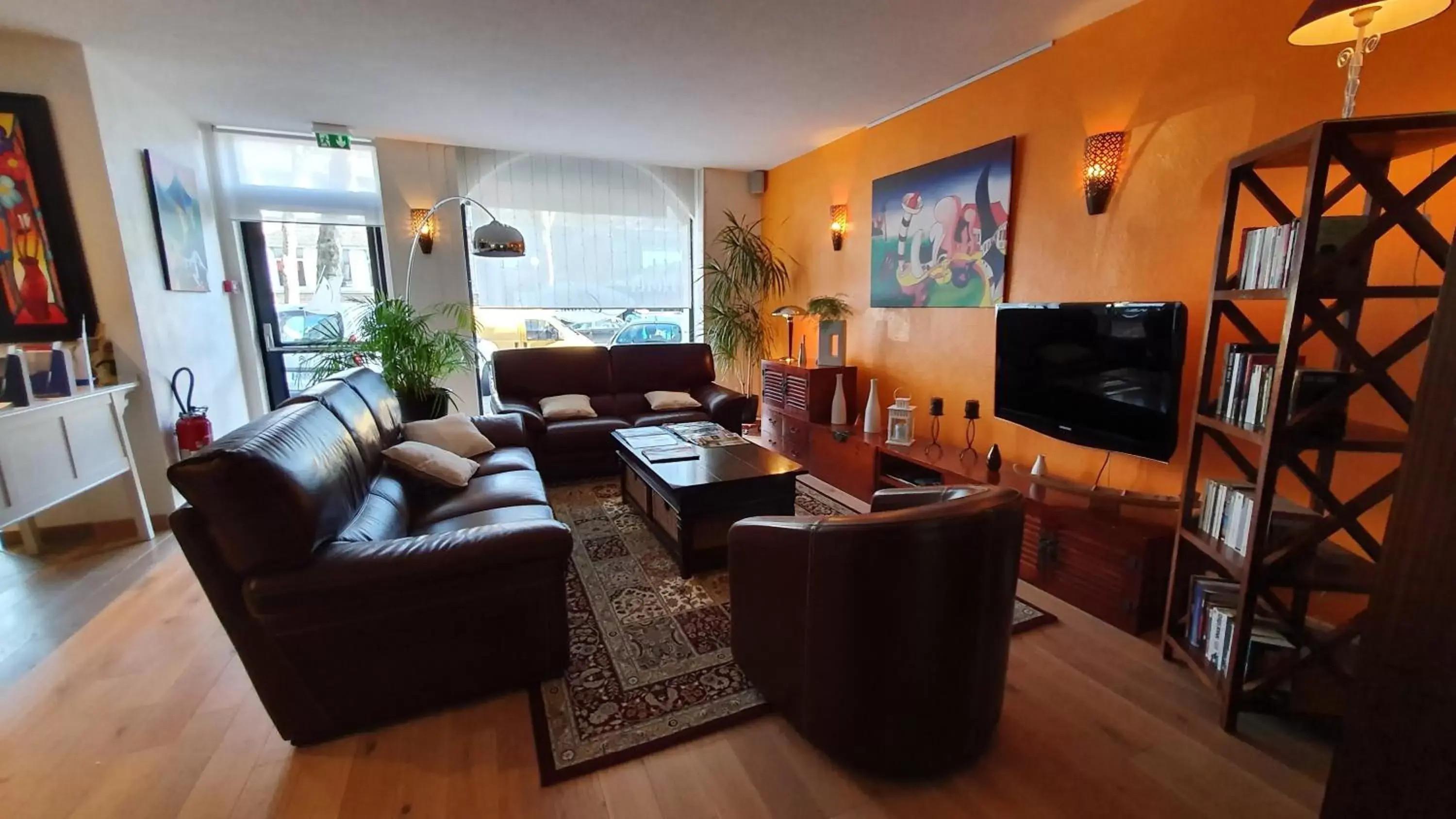 Living room in The Originals City, Hôtel Les Océanes, Lorient (Inter-Hotel)