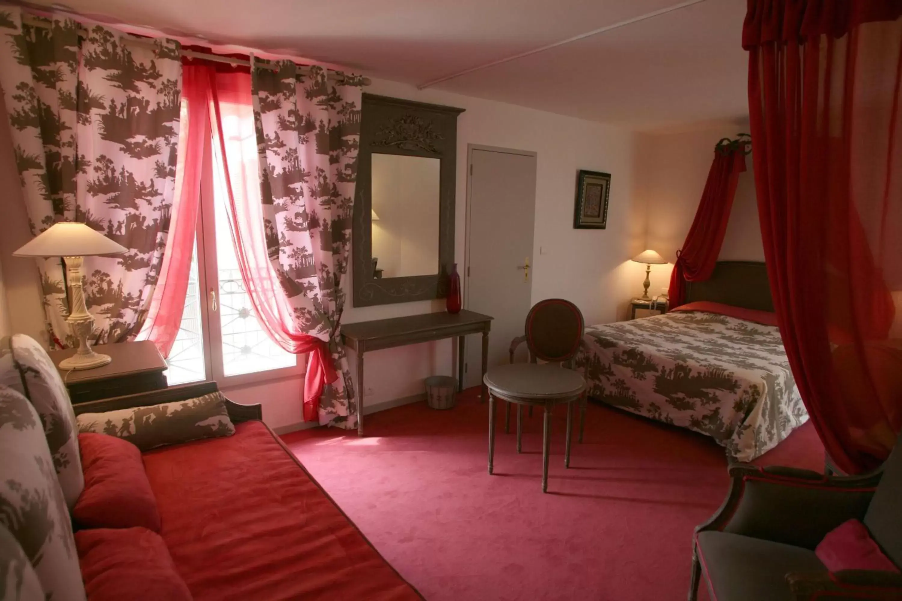 Photo of the whole room, Bed in Best Western L'Orangerie