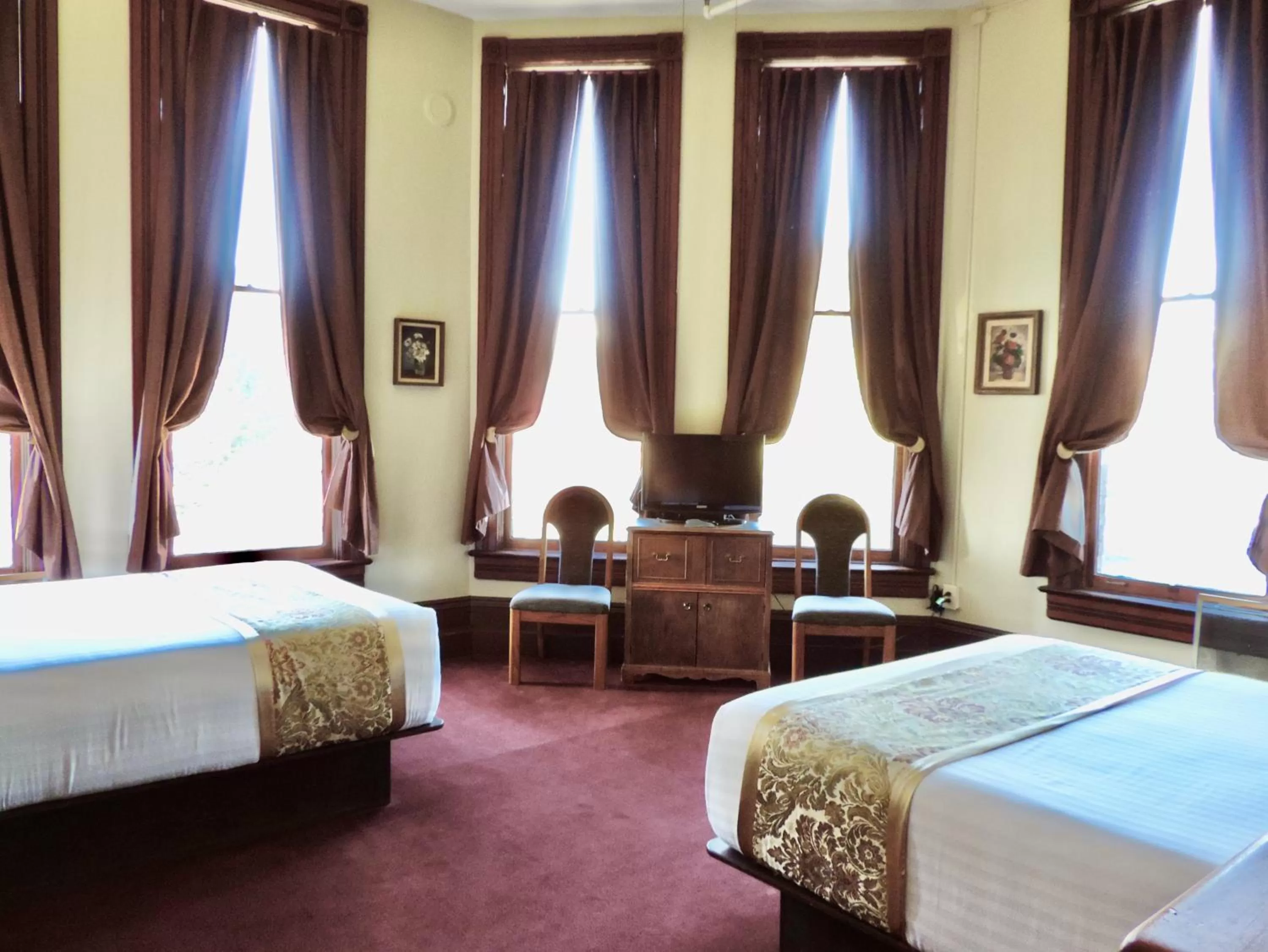 Bed in The Monarch Hotel