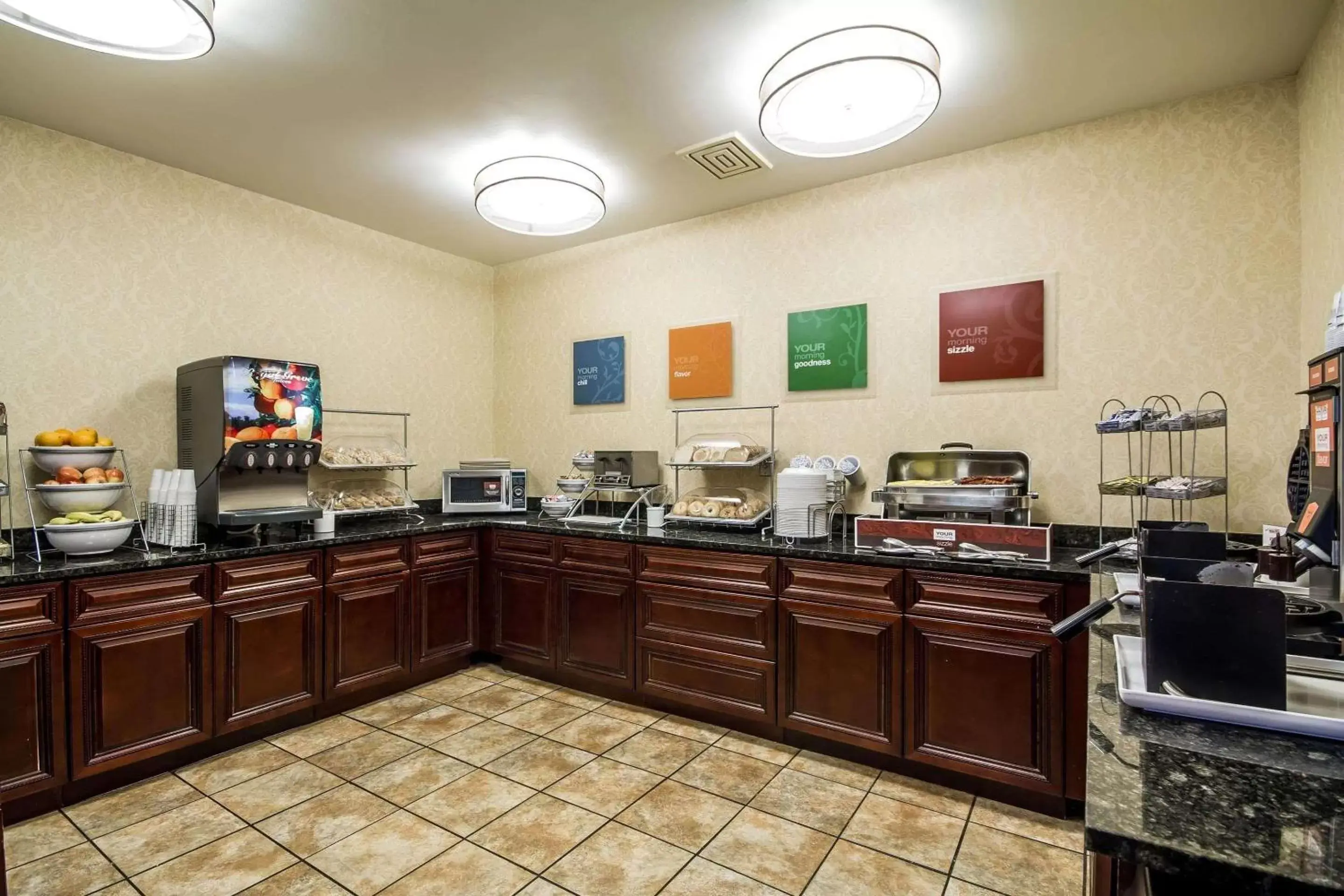 Restaurant/Places to Eat in Comfort Suites Appleton Airport