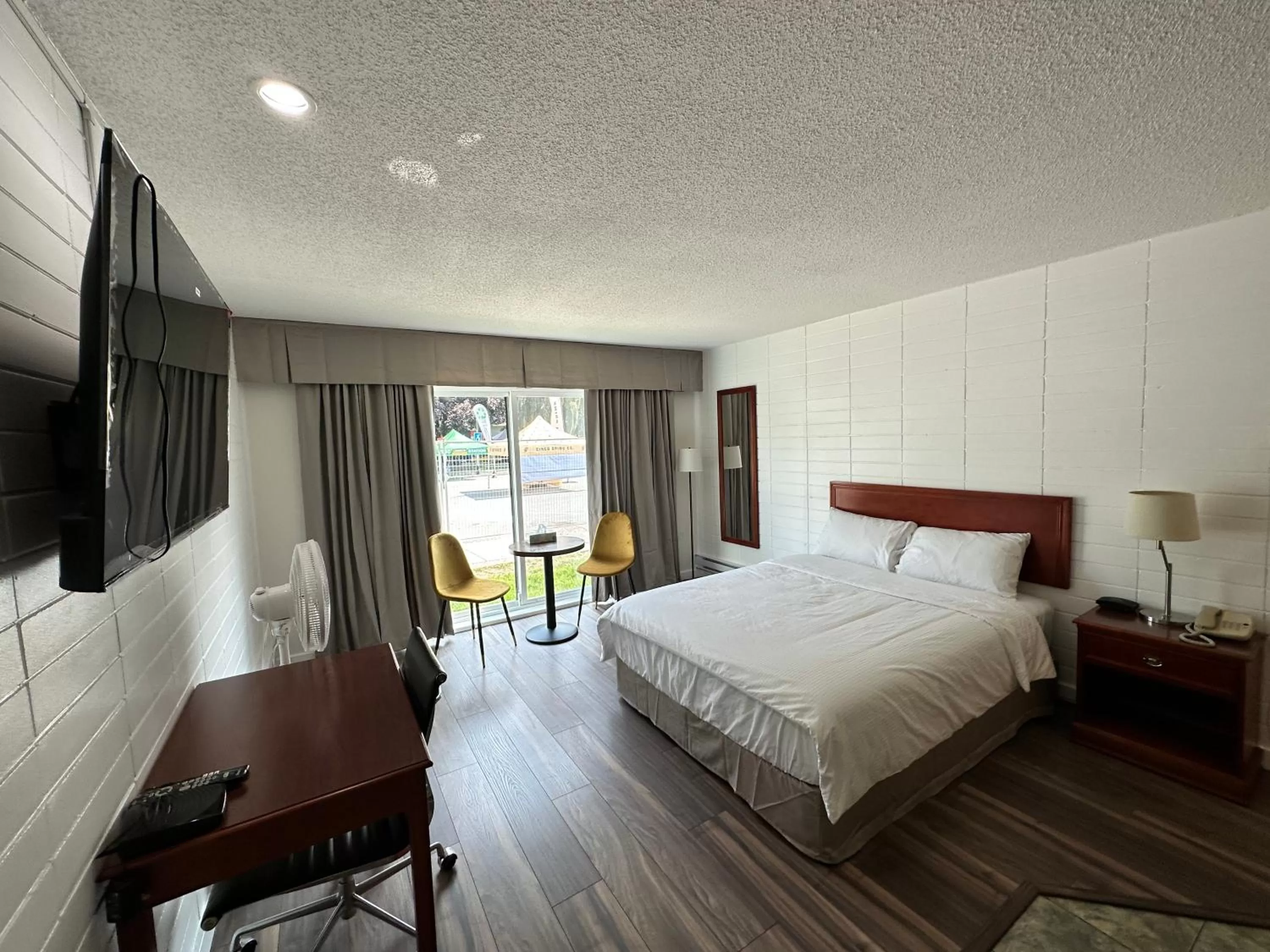 Bedroom, Bed in August Jack Inn