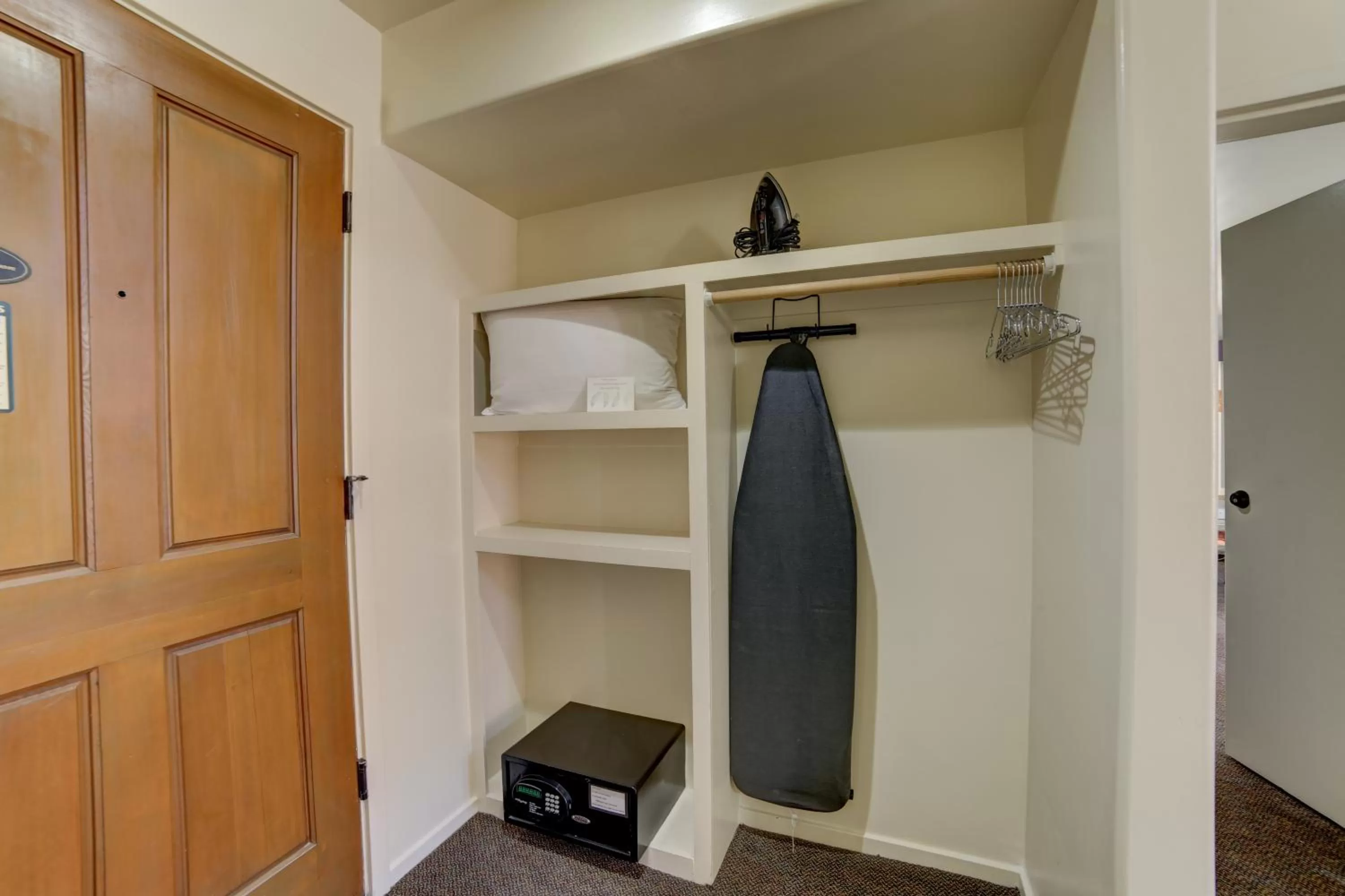 Bedroom in The Gonzo Inn