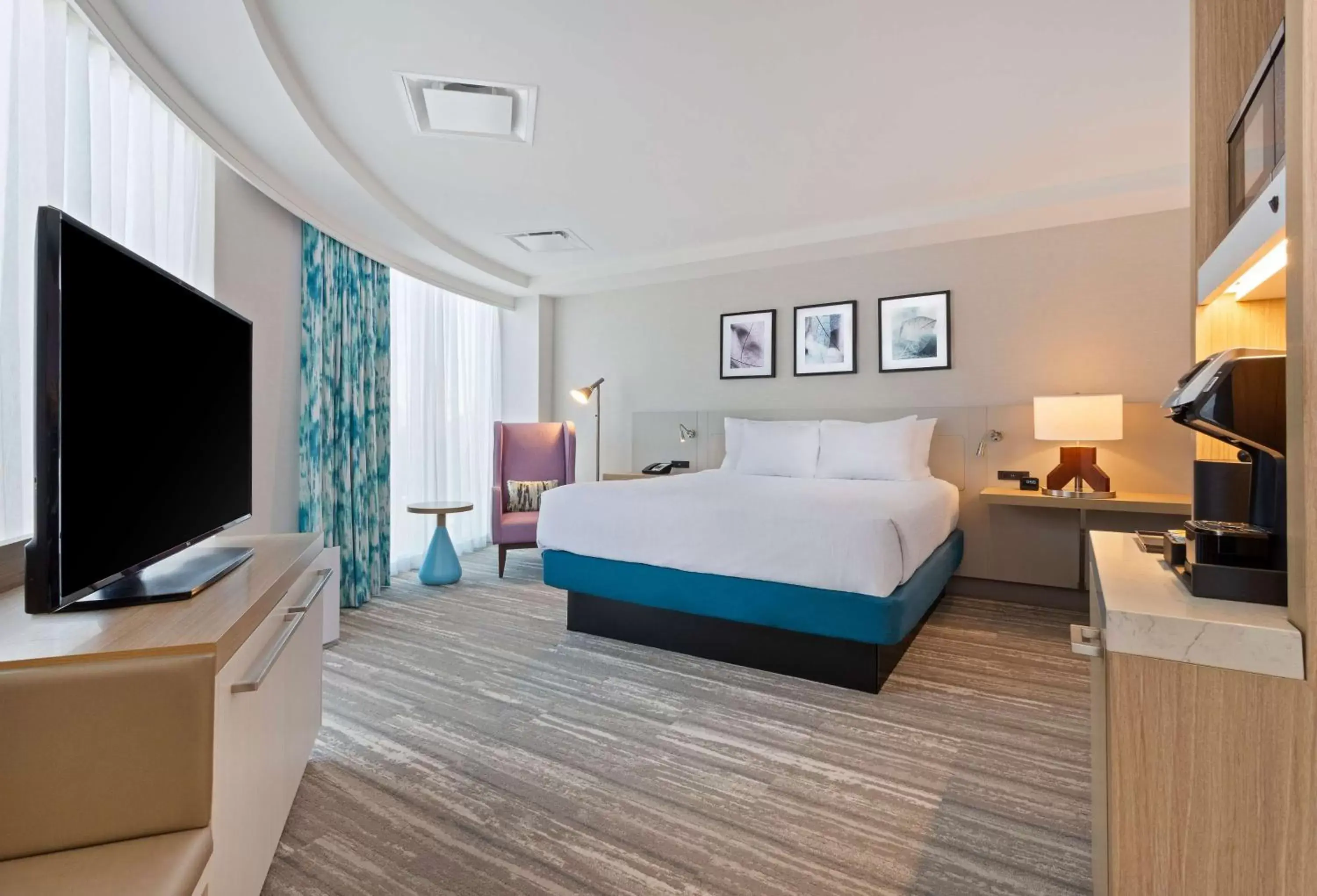 Bedroom, Bed in Hilton Garden Inn Boston Brookline, Ma