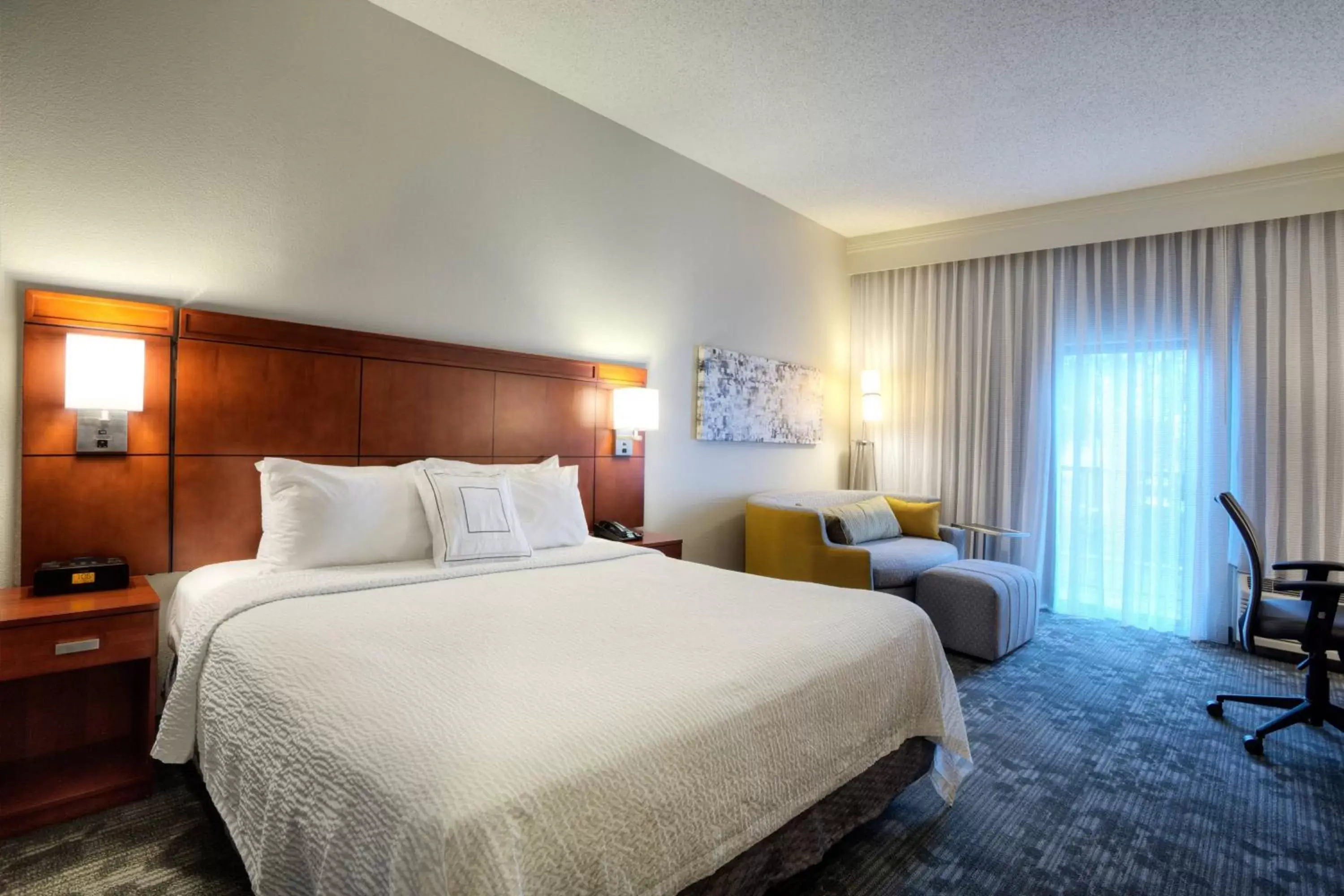 Photo of the whole room, Bed in Courtyard by Marriott McAllen