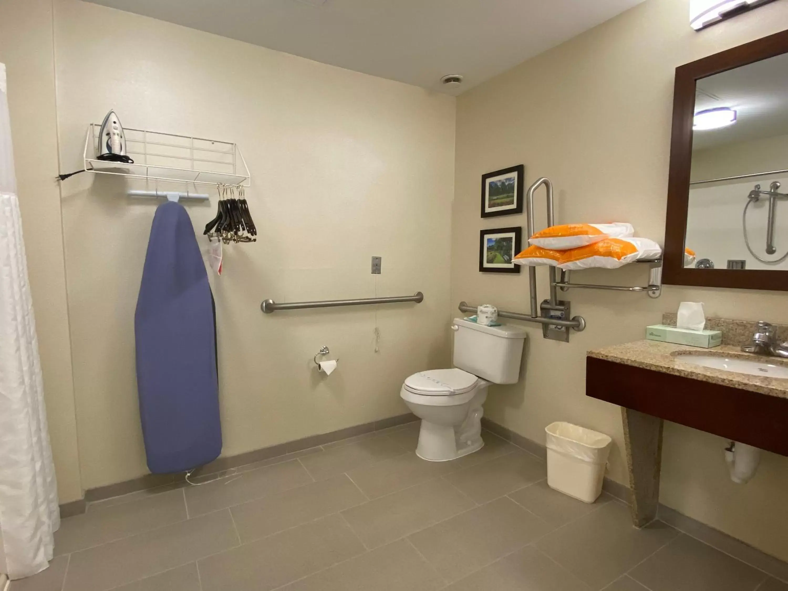 Bathroom in Comfort Inn East Windsor - Springfield