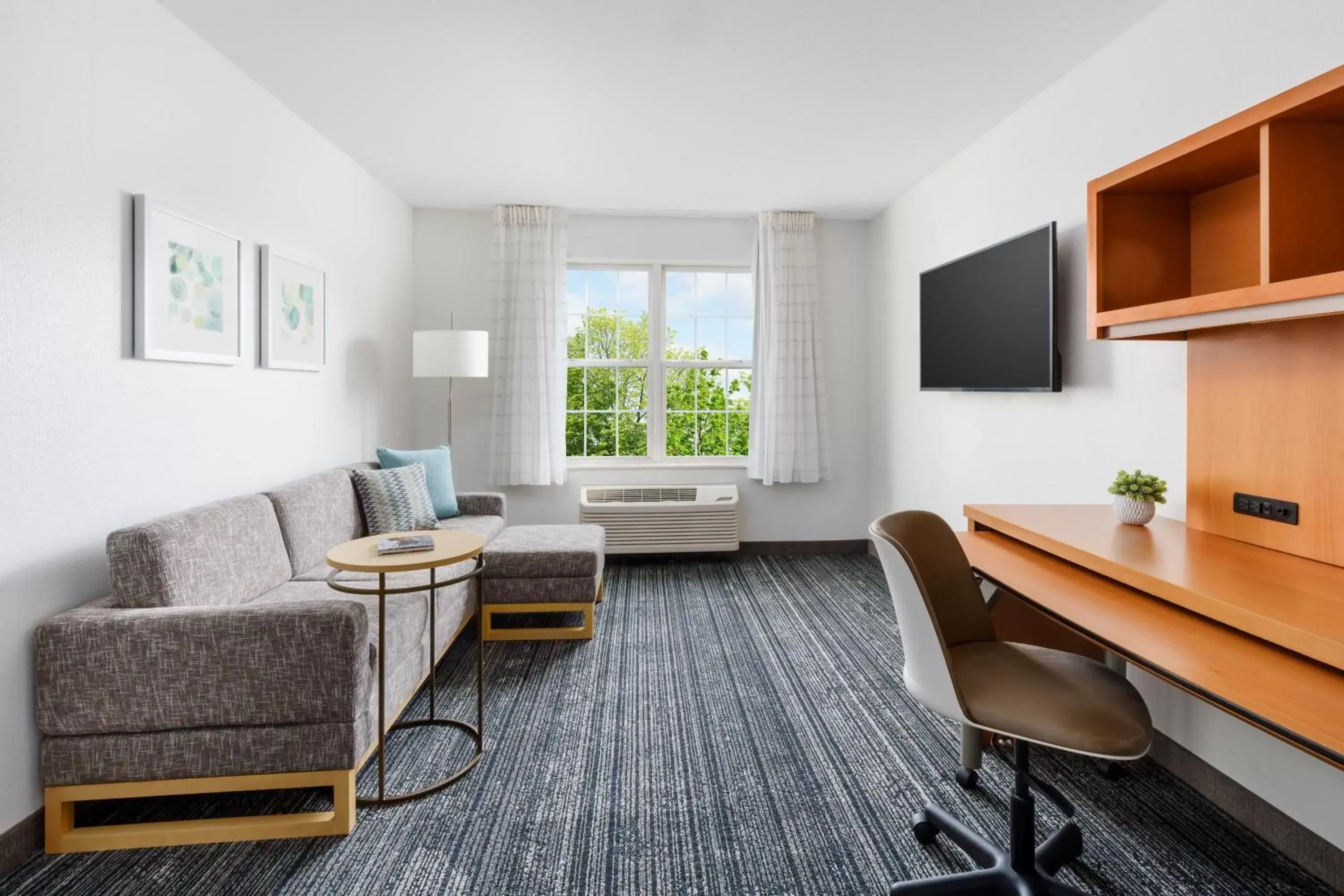 Living room, Seating Area in TownePlace Suites Manchester-Boston Regional Airport