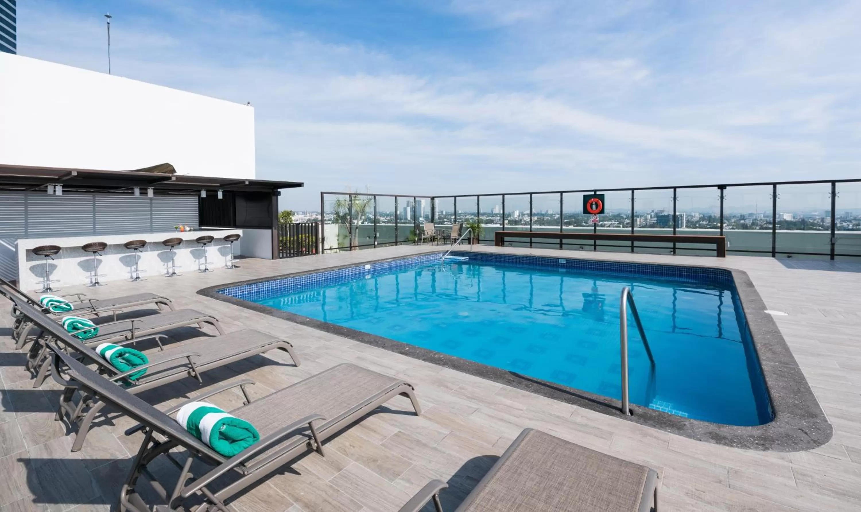 Swimming pool in Holiday Inn Guadalajara Select by IHG