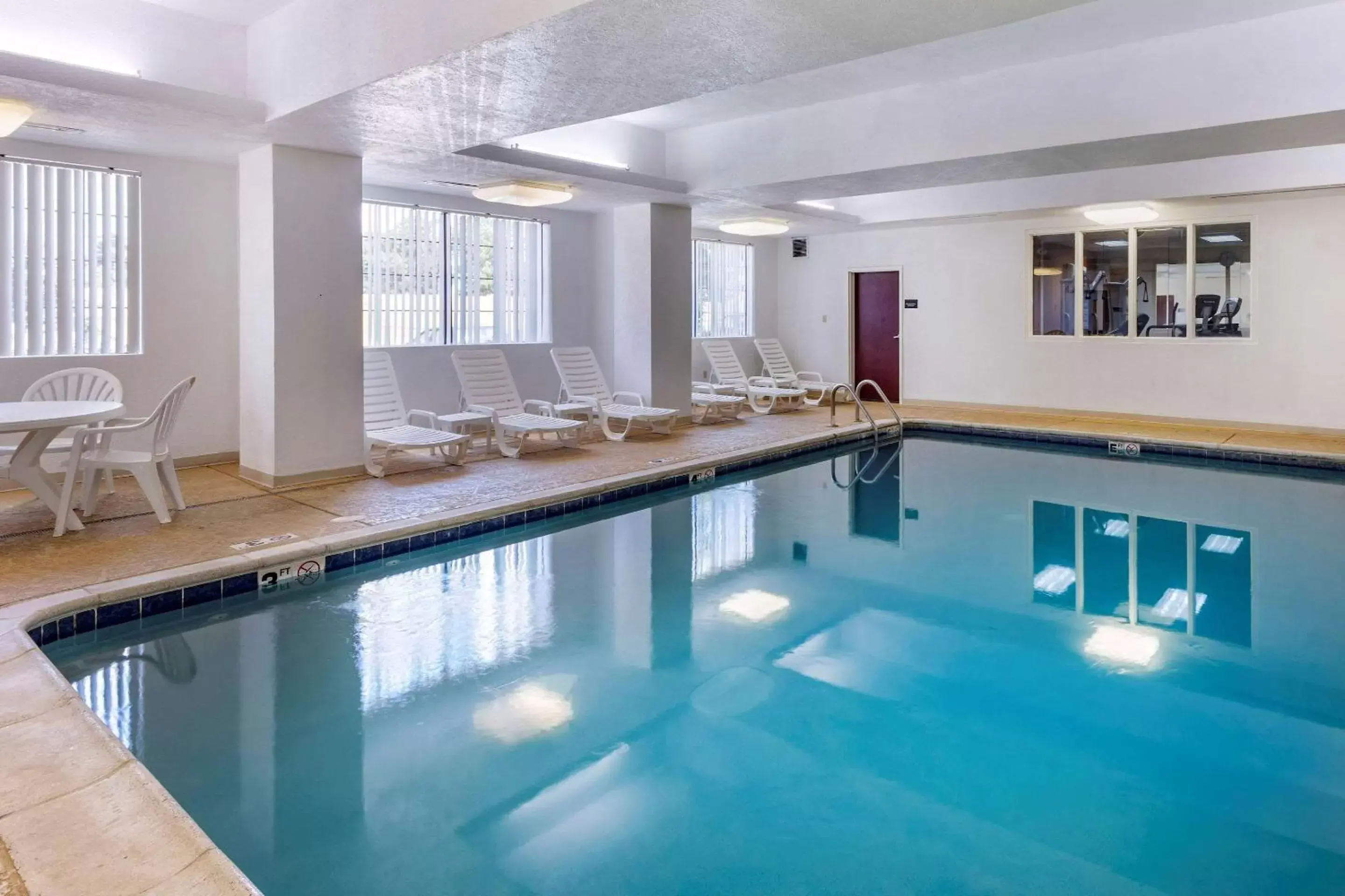 Activities, Swimming Pool in Comfort Suites Shreveport West I-20