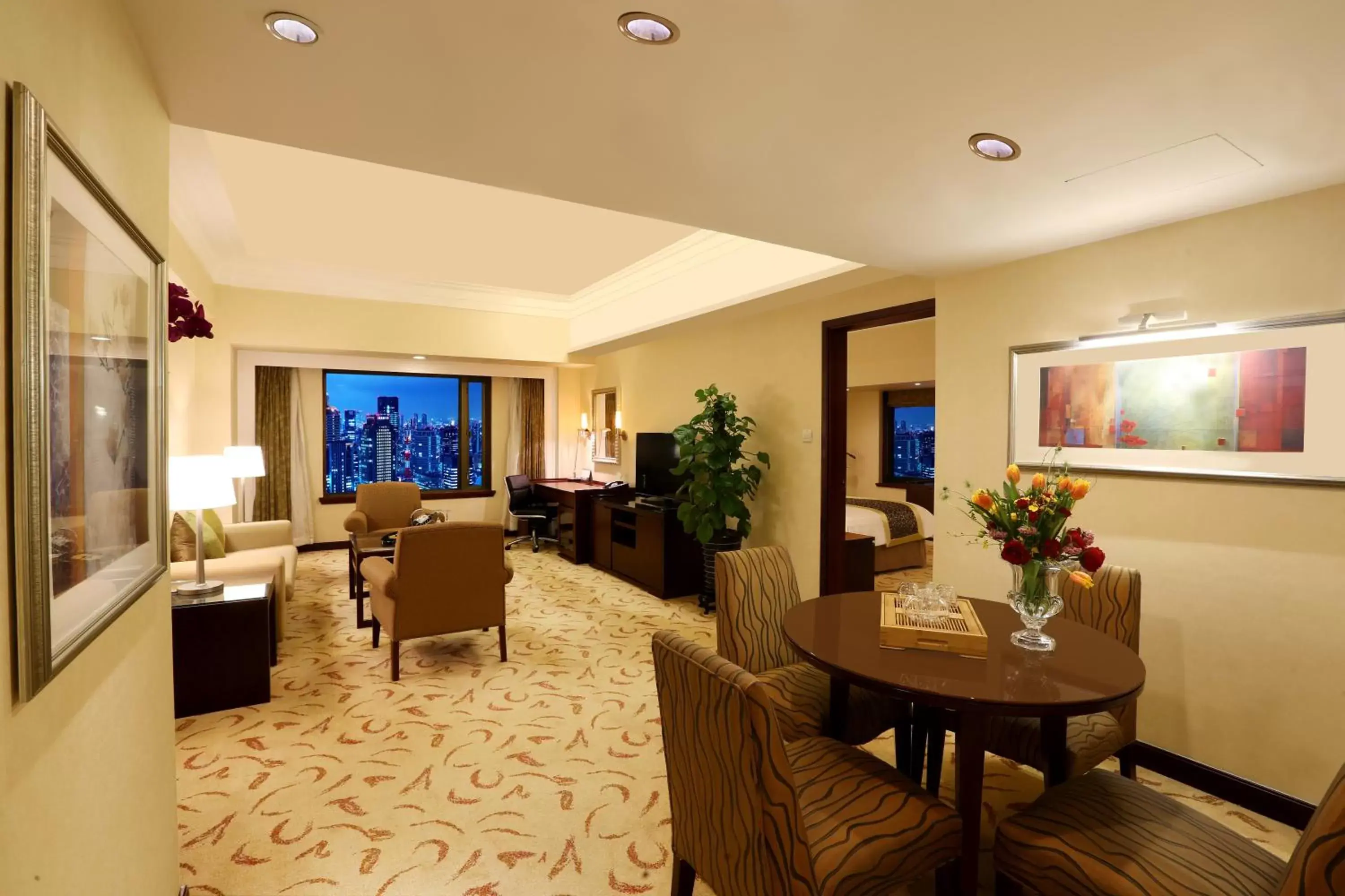 Living room, Dining Area in Shangri-La Dalian