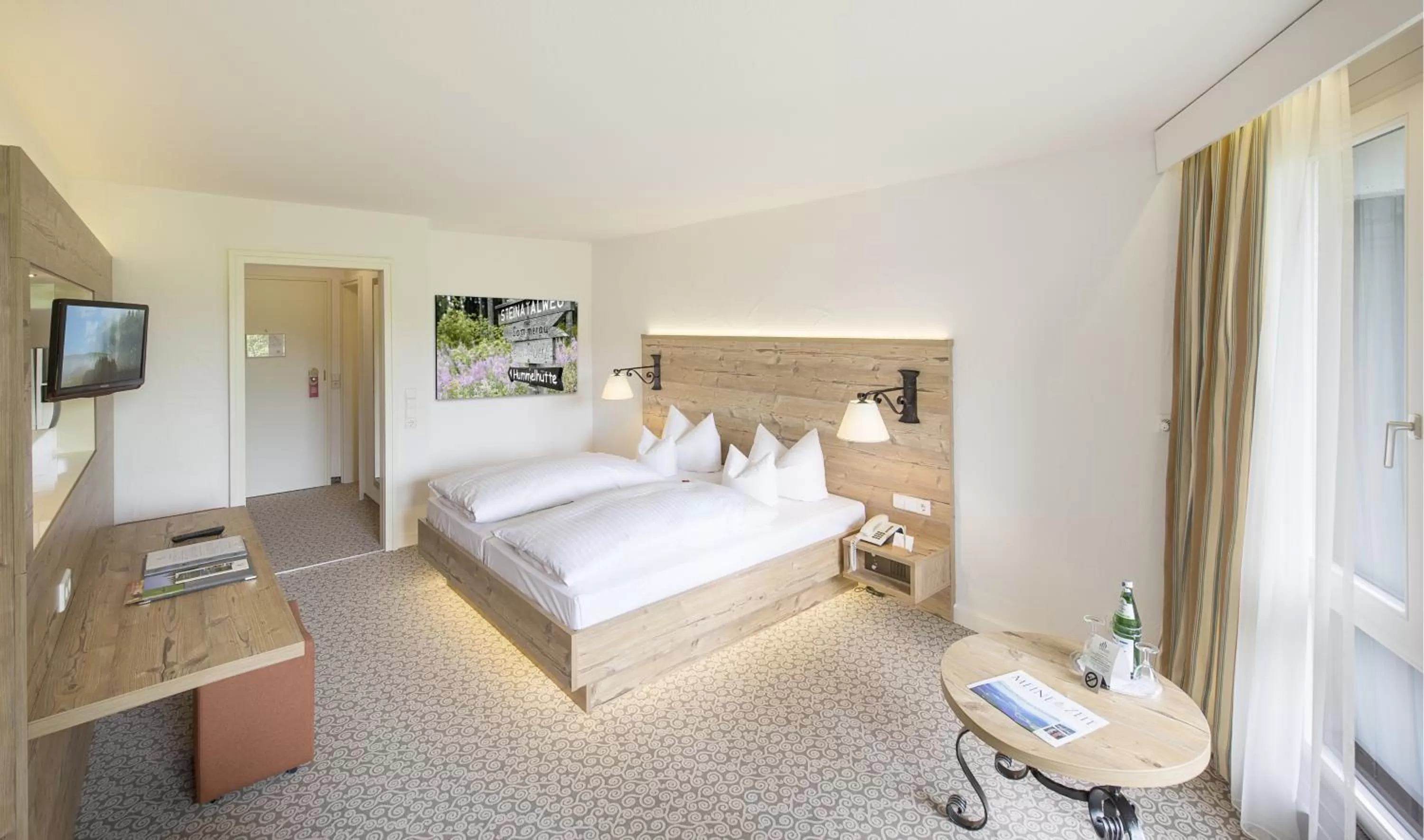 Photo of the whole room, Bed in Hotel Vier Jahreszeiten am Schluchsee