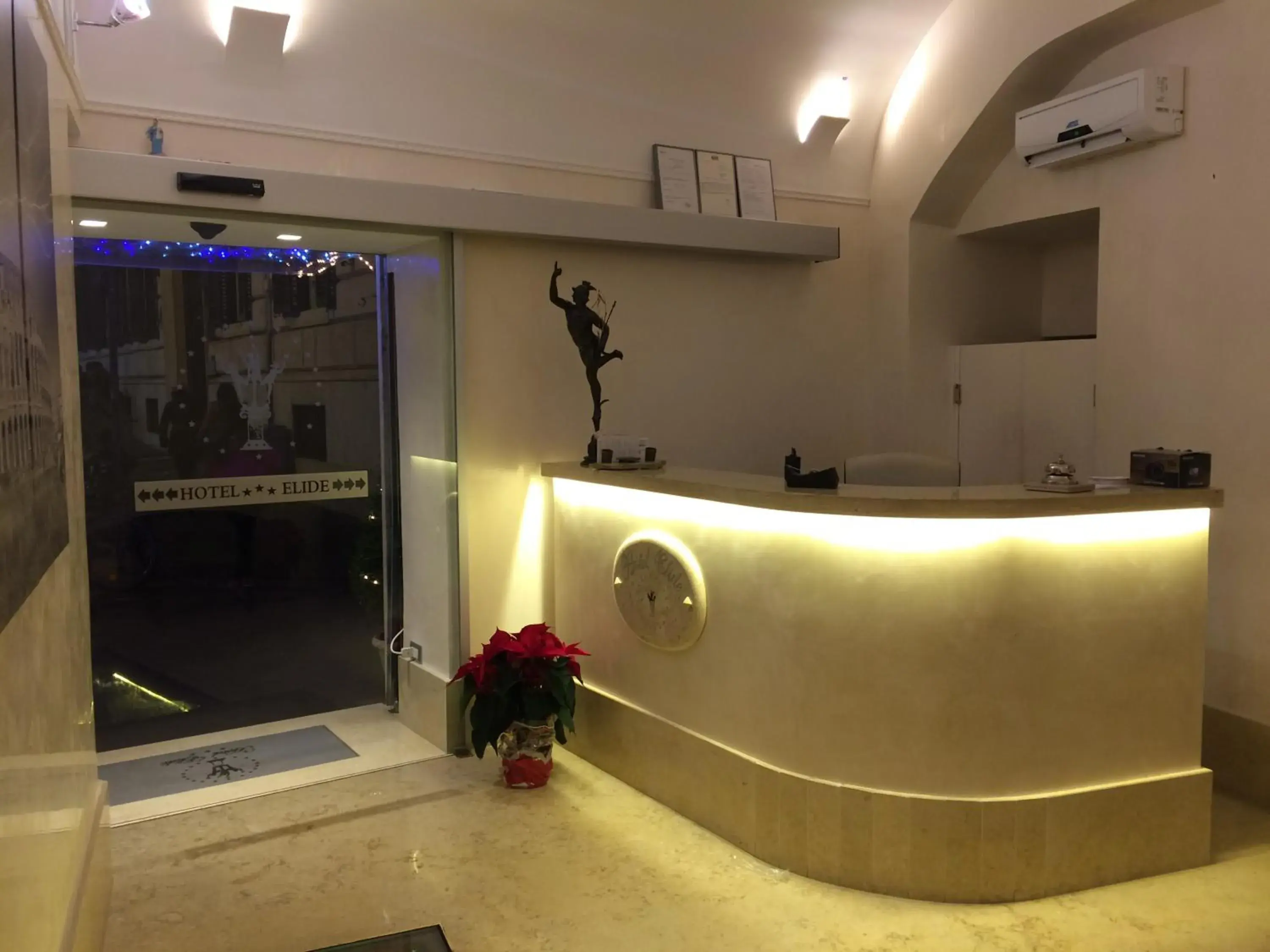 Lobby or reception in Hotel Elide