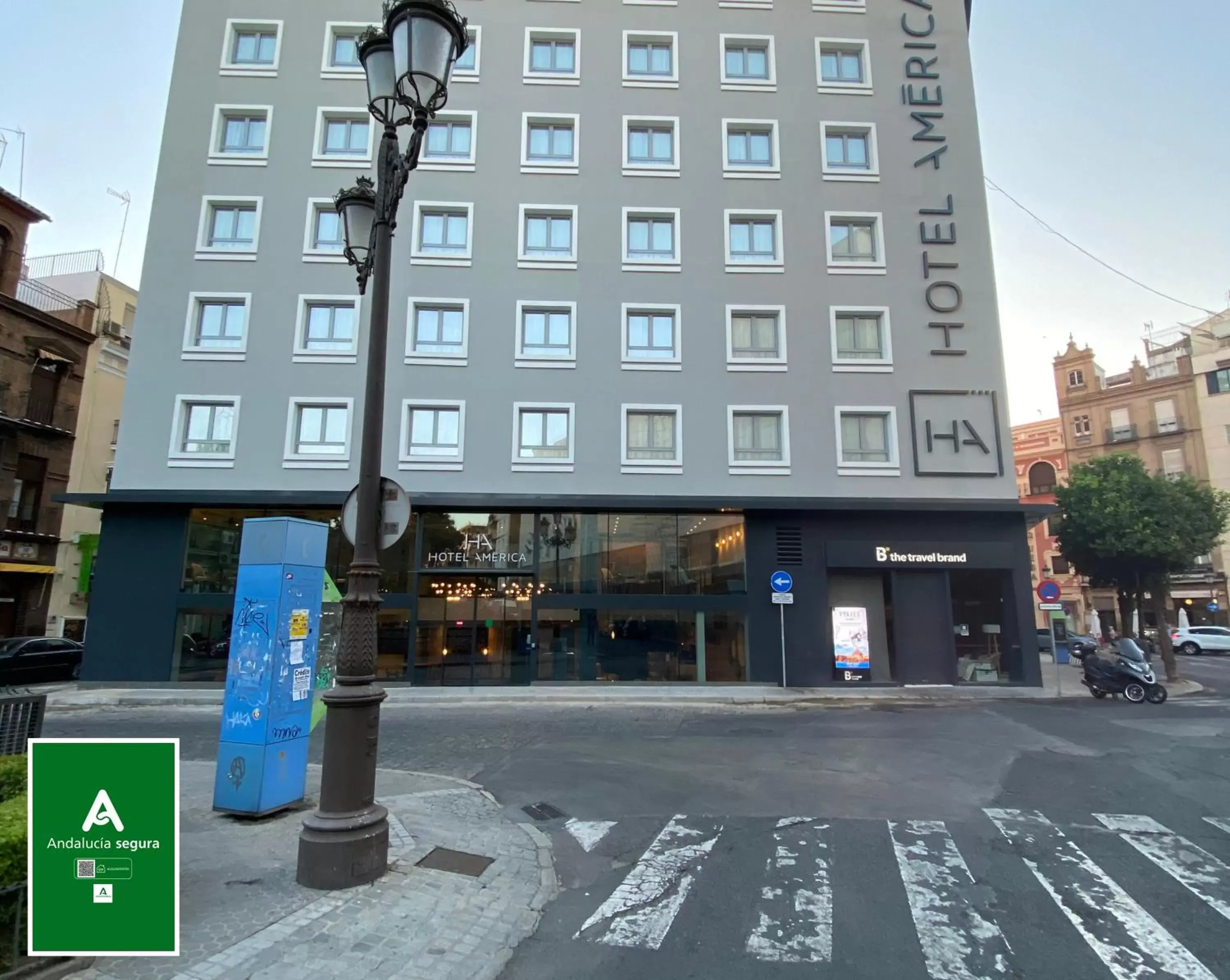 Facade/entrance, Property Building in Hotel América Sevilla