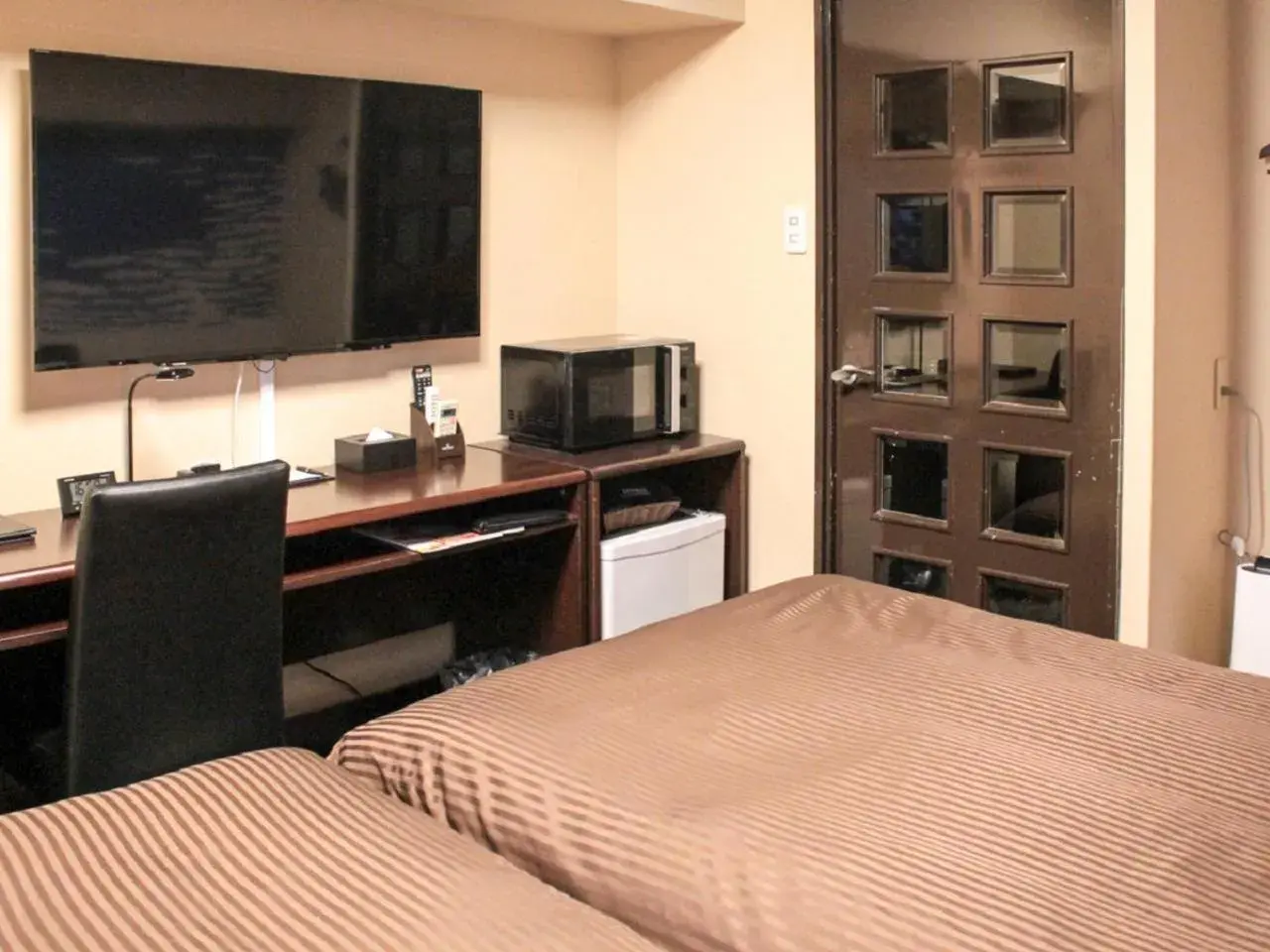 Photo of the whole room, Bed in HOTEL LiVEMAX Kyoto Ekimae