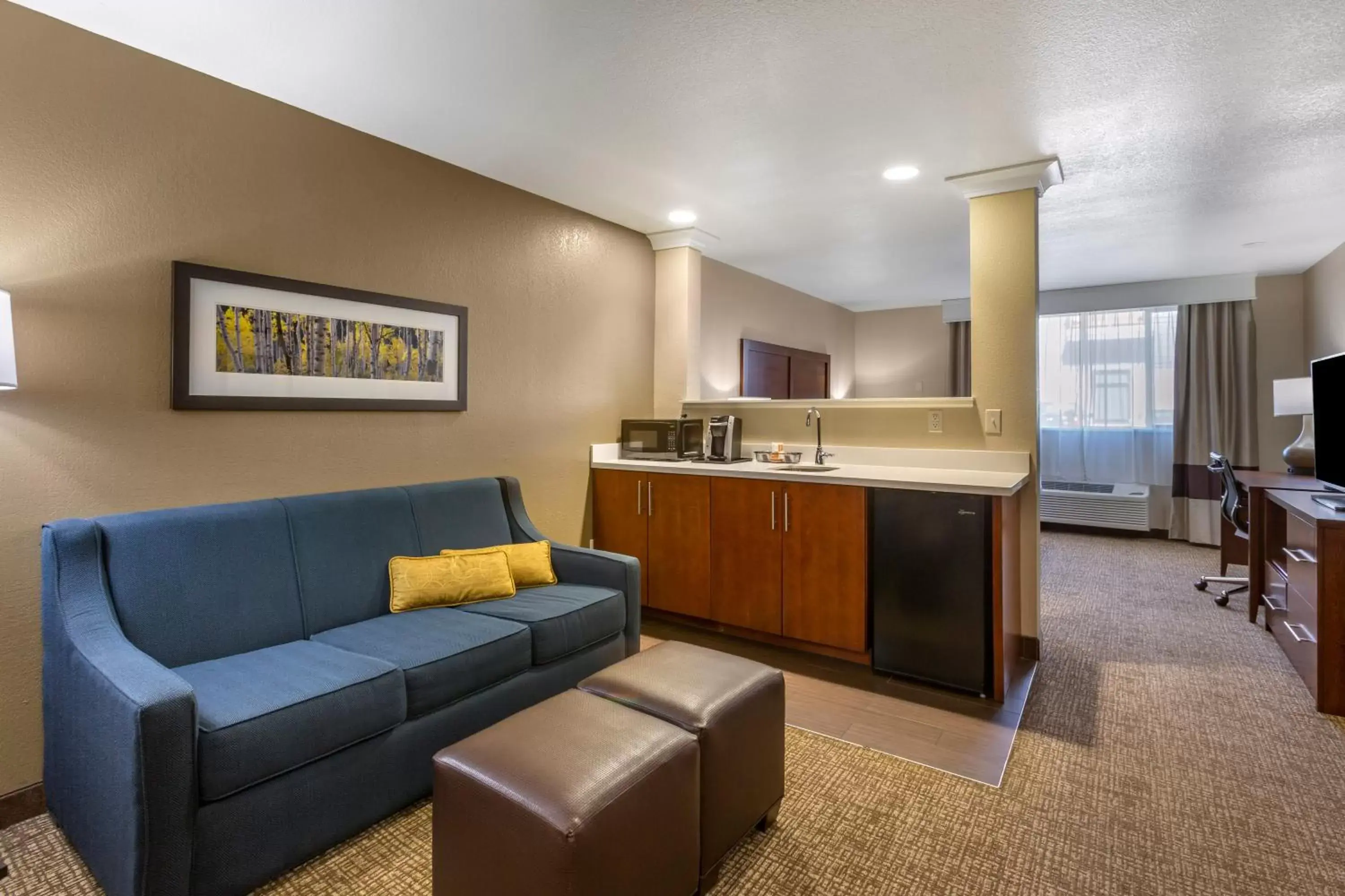 Living room, Seating Area in Comfort Inn & Suites I-90 City Center