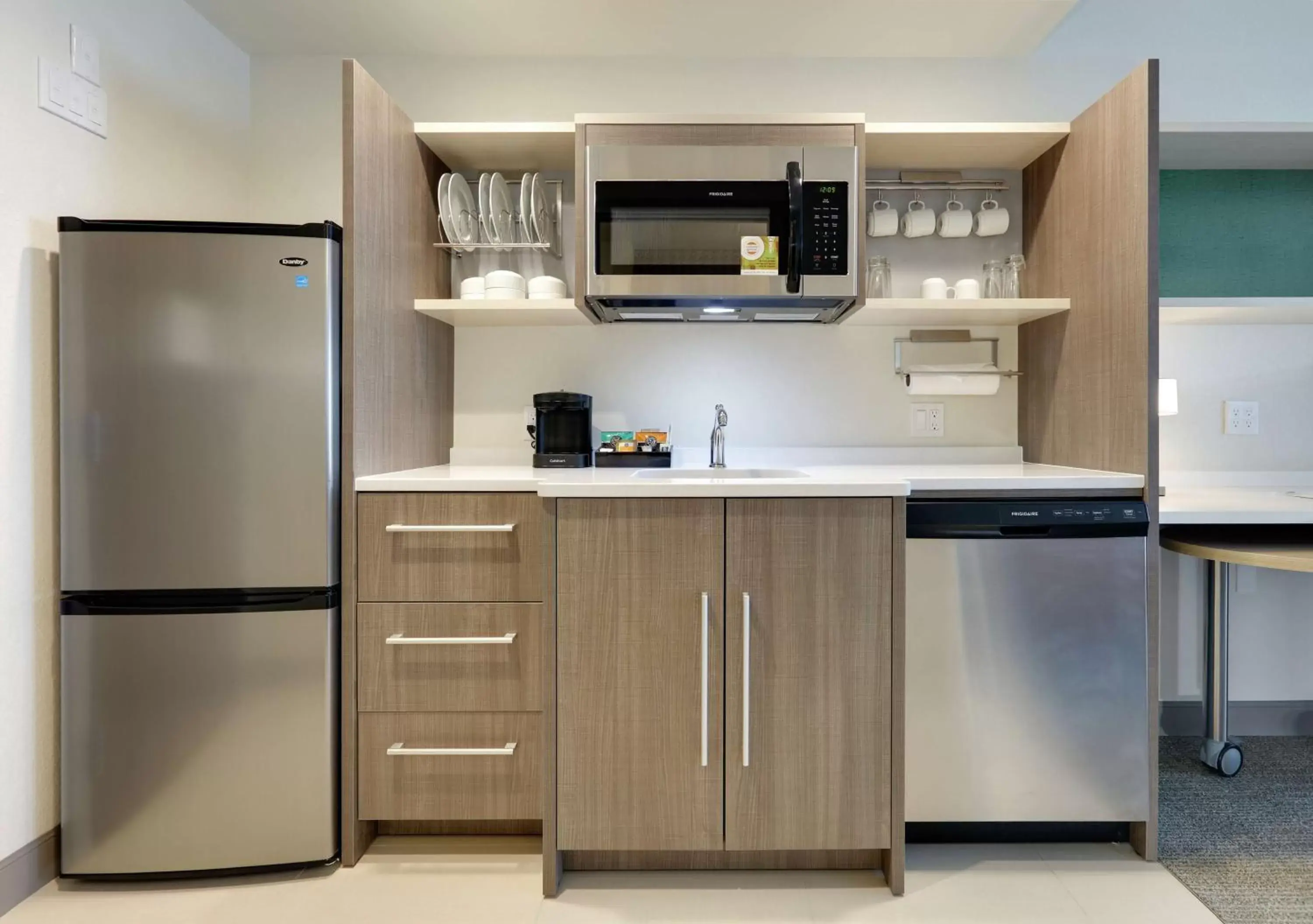 Kitchen or kitchenette, Kitchen/Kitchenette in Home2 Suites By Hilton Yakima Airport