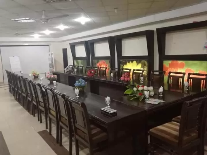 Restaurant/Places to Eat in Hotel Grace inn