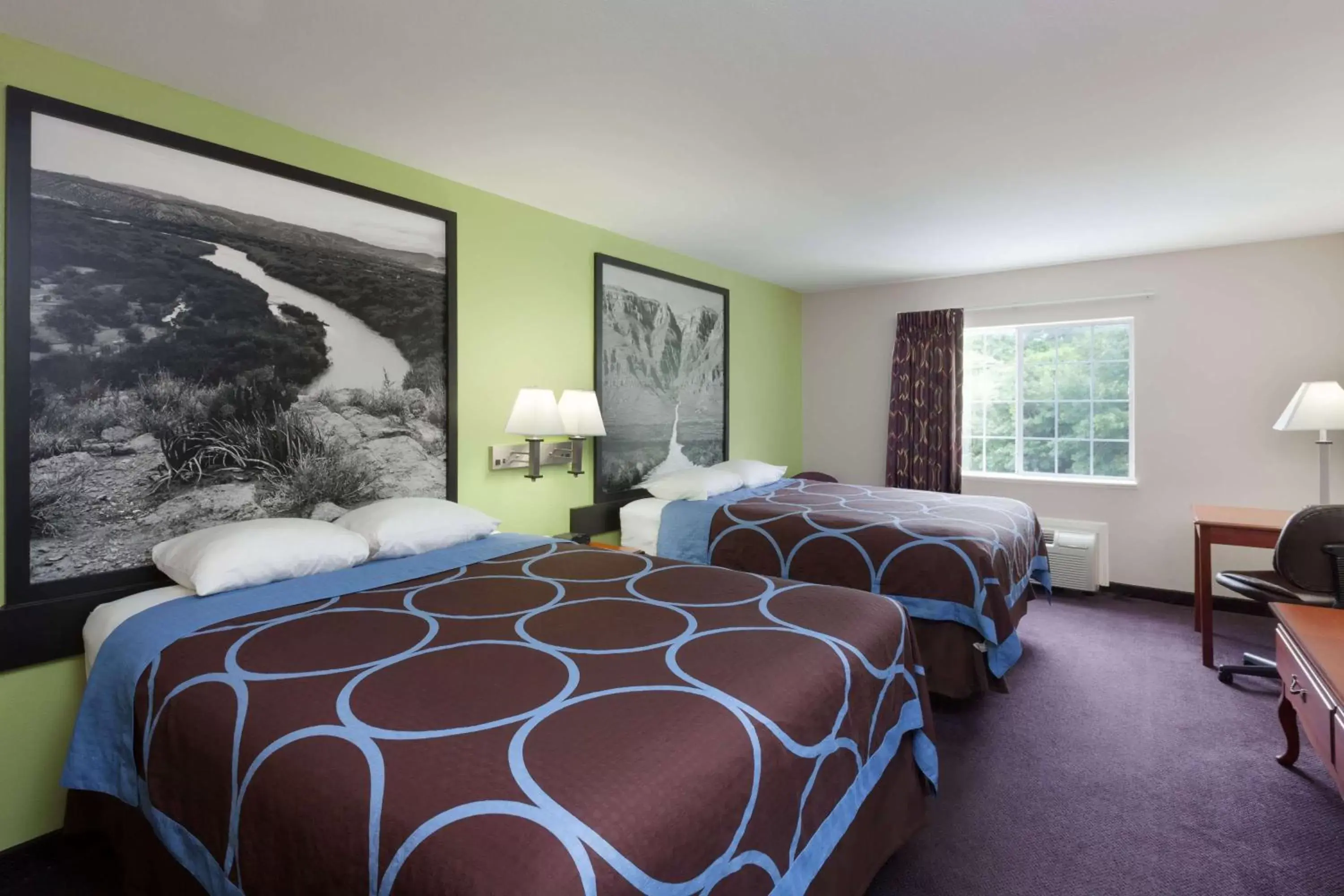 Photo of the whole room, Bed in Super 8 by Wyndham Huntsville