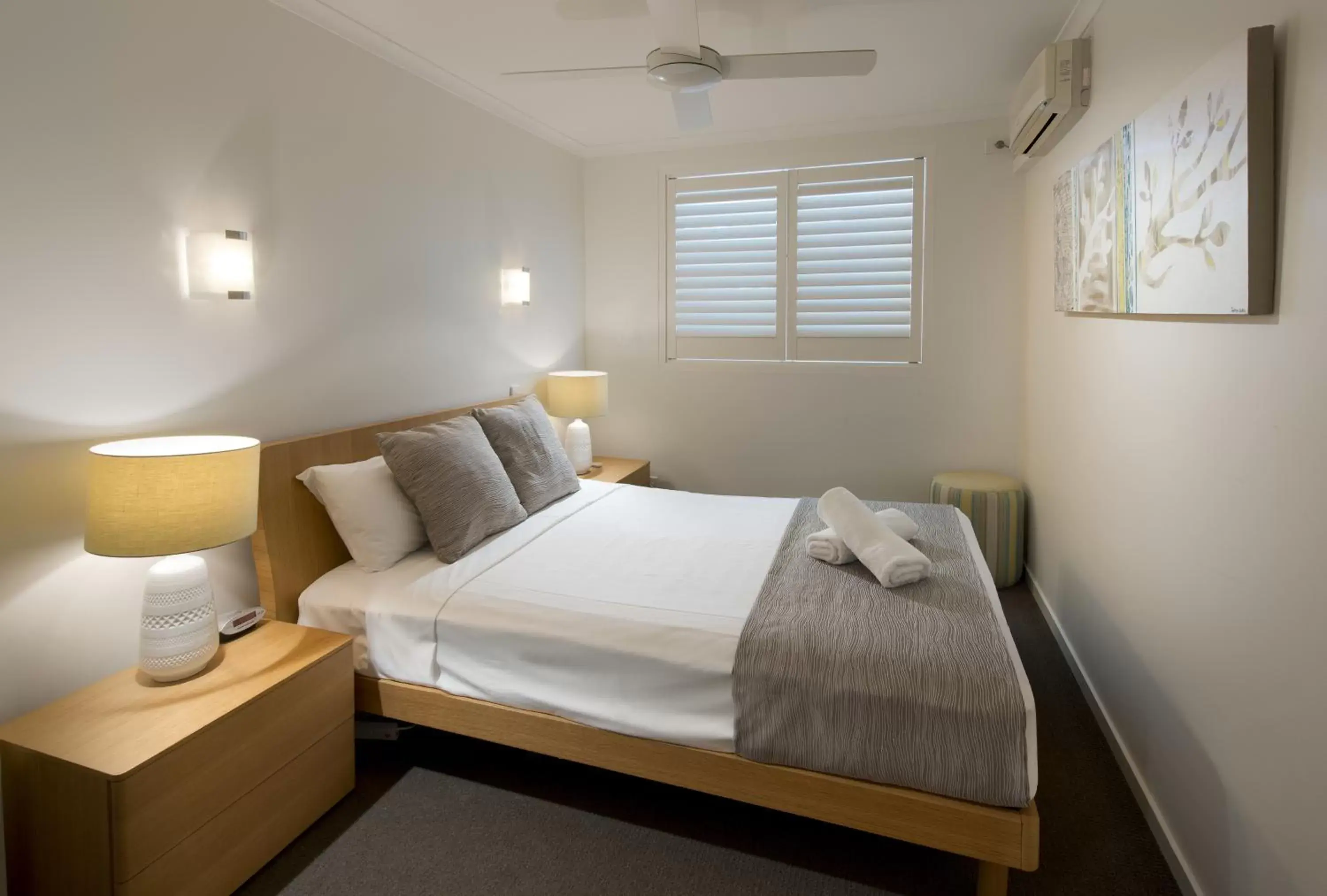 Photo of the whole room, Bed in SandCastles Noosa