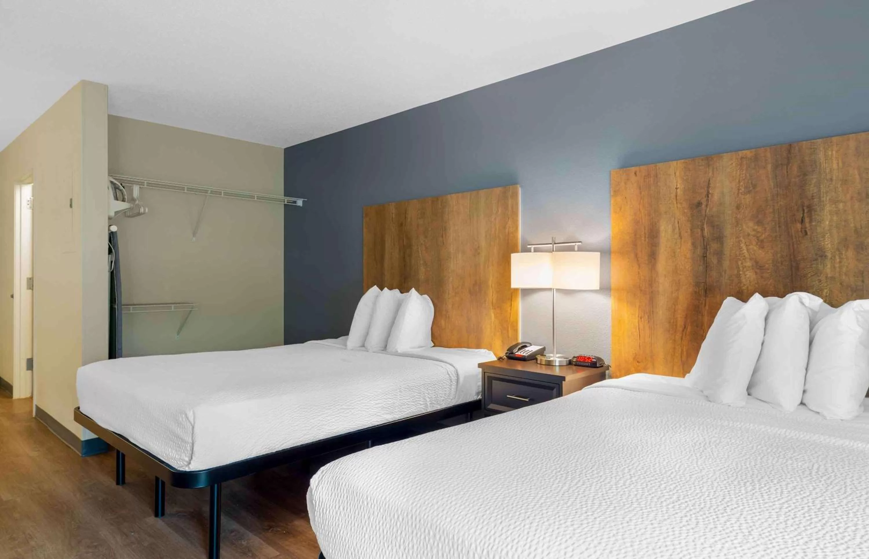 Bedroom, Bed in Extended Stay America Suites - Boston - Burlington