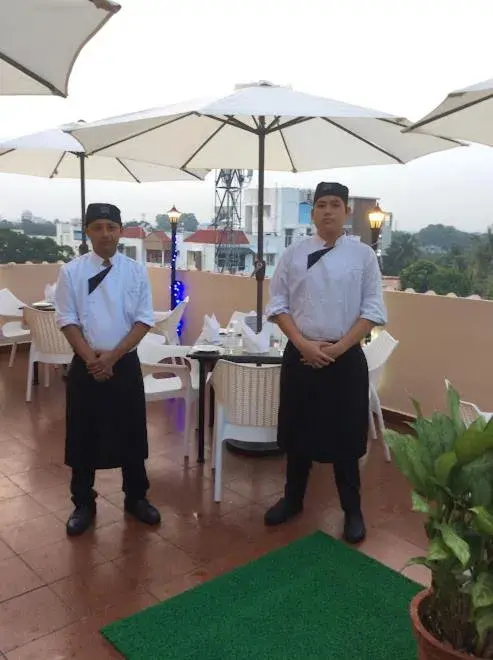 Restaurant/places to eat, Staff in Beverly Hotel