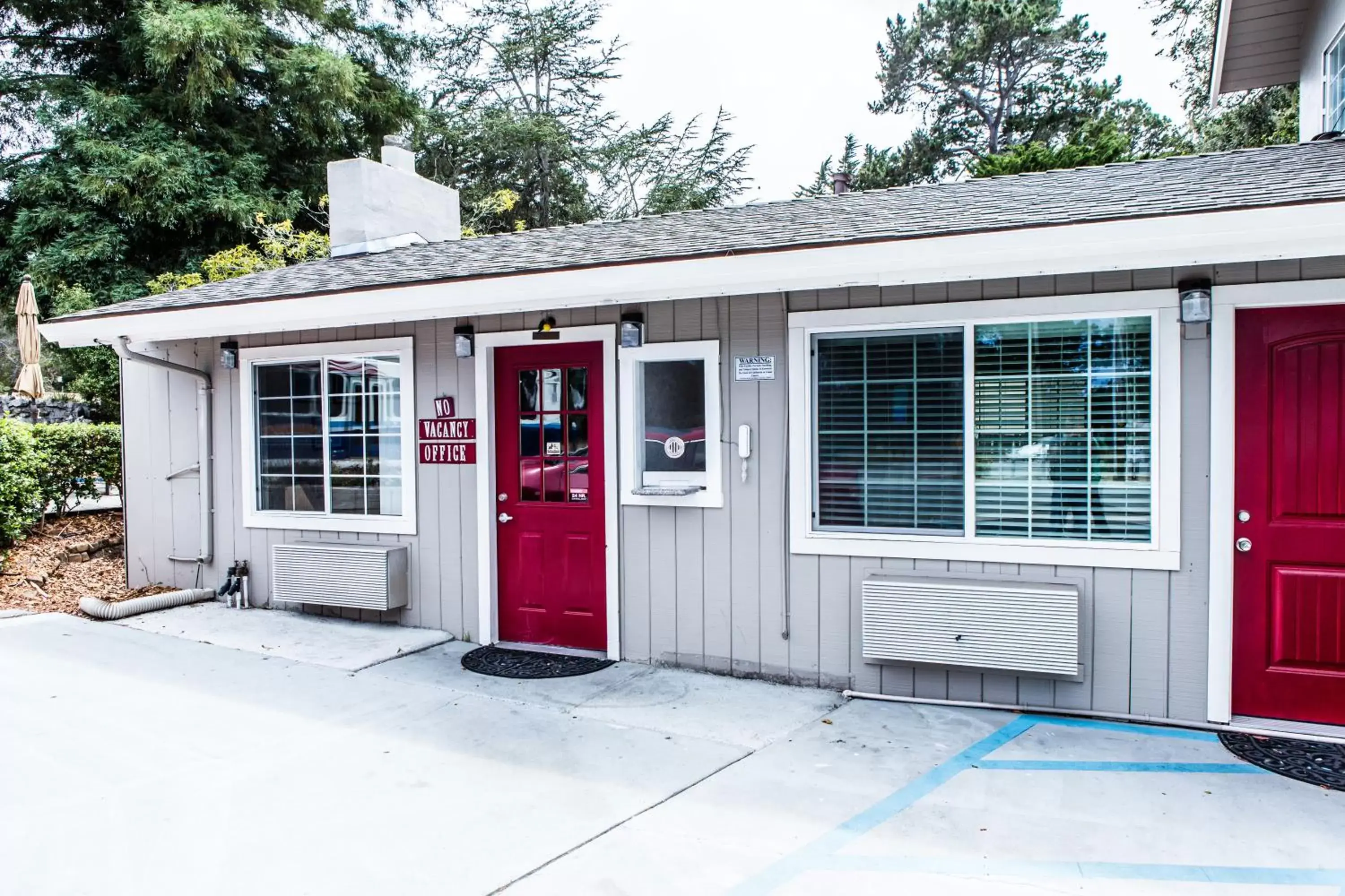 Lobby or reception, Facade/Entrance in Pelican Inn