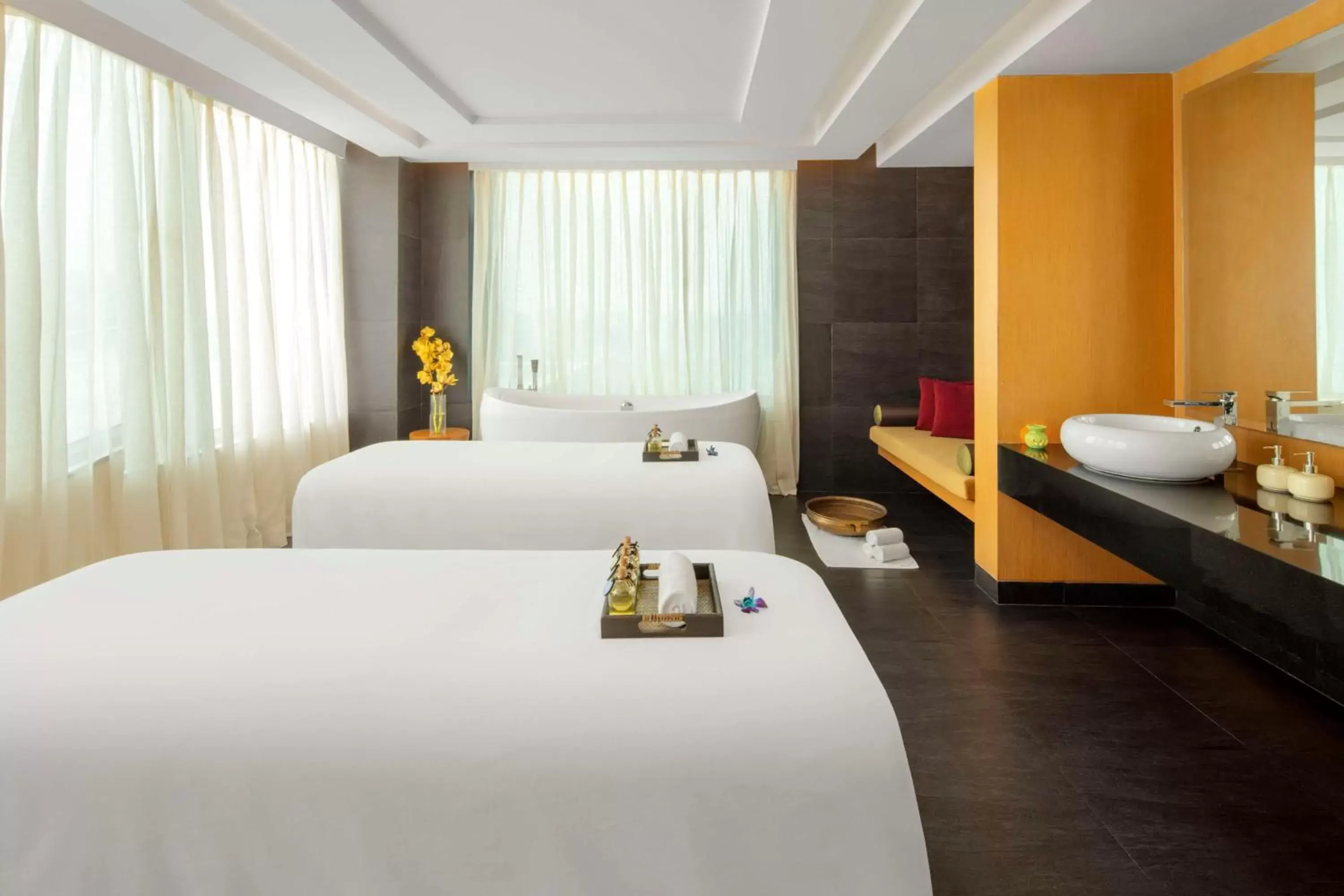 Spa and wellness centre/facilities, Bed in Radisson Blu Faridabad Spa and wellness centre/facilities, Bed in Radisson Blu Faridabad