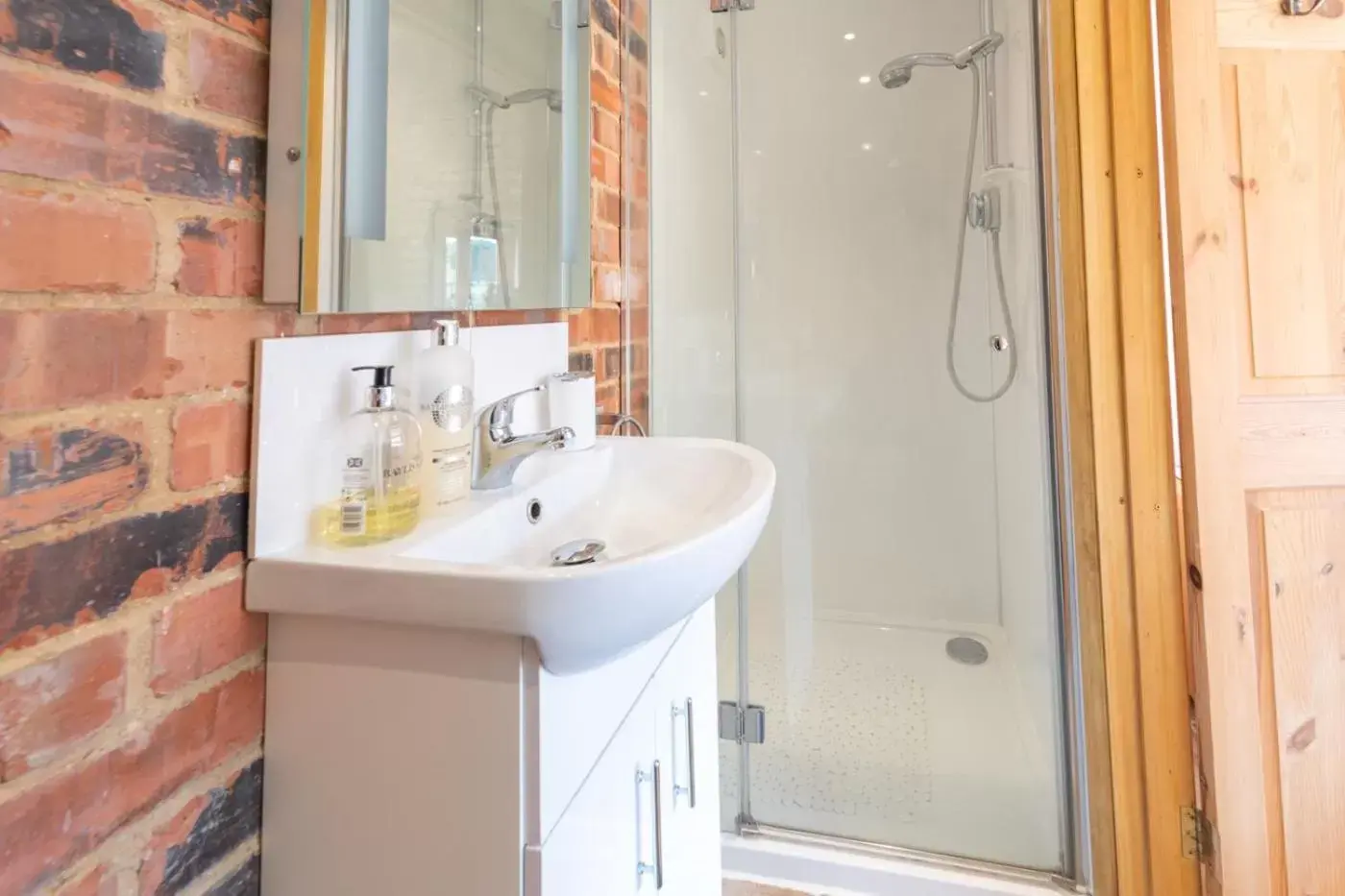 Shower, Bathroom in Mill Cottage - Ash Farm Cotswolds