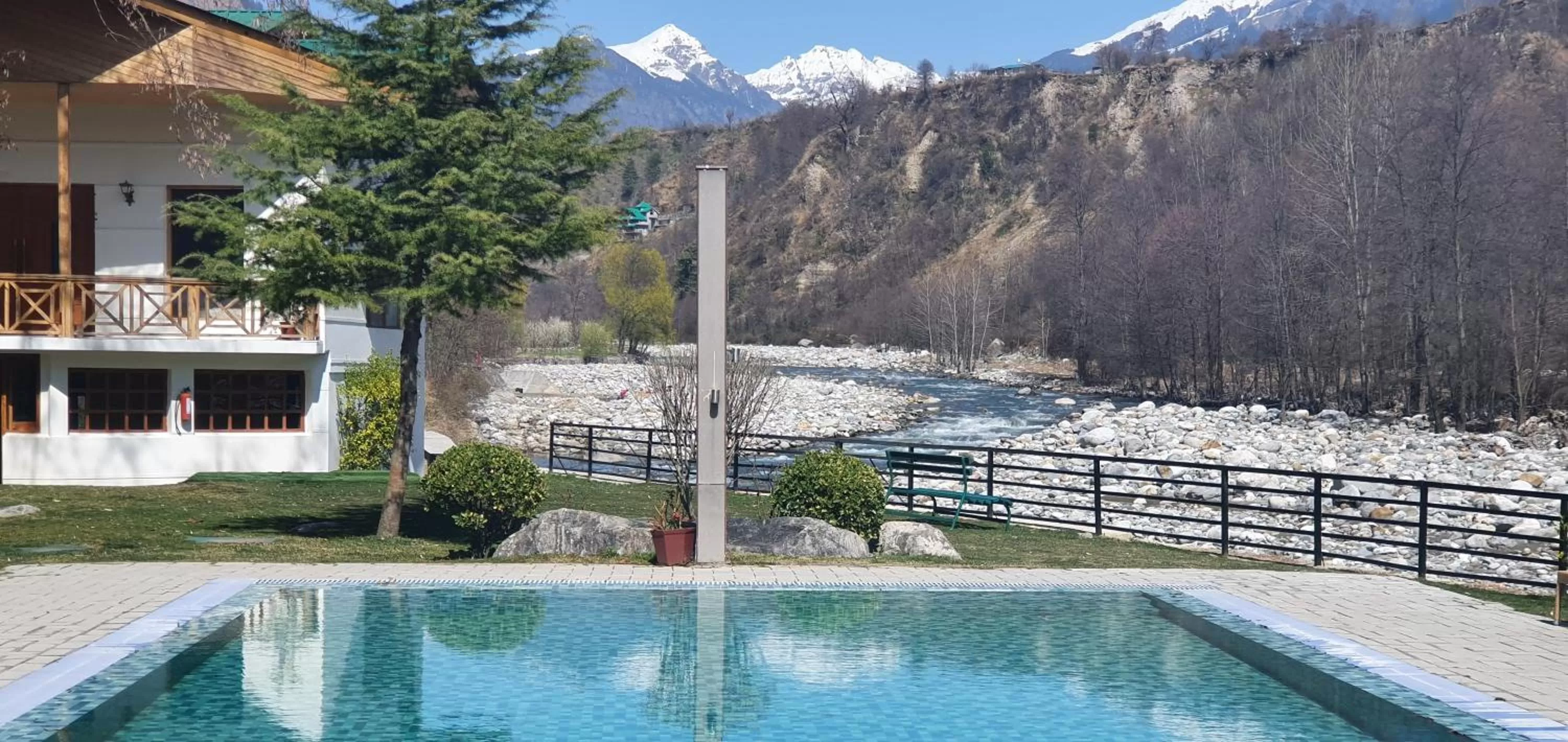 Swimming pool in Span Resort and Spa, Manali