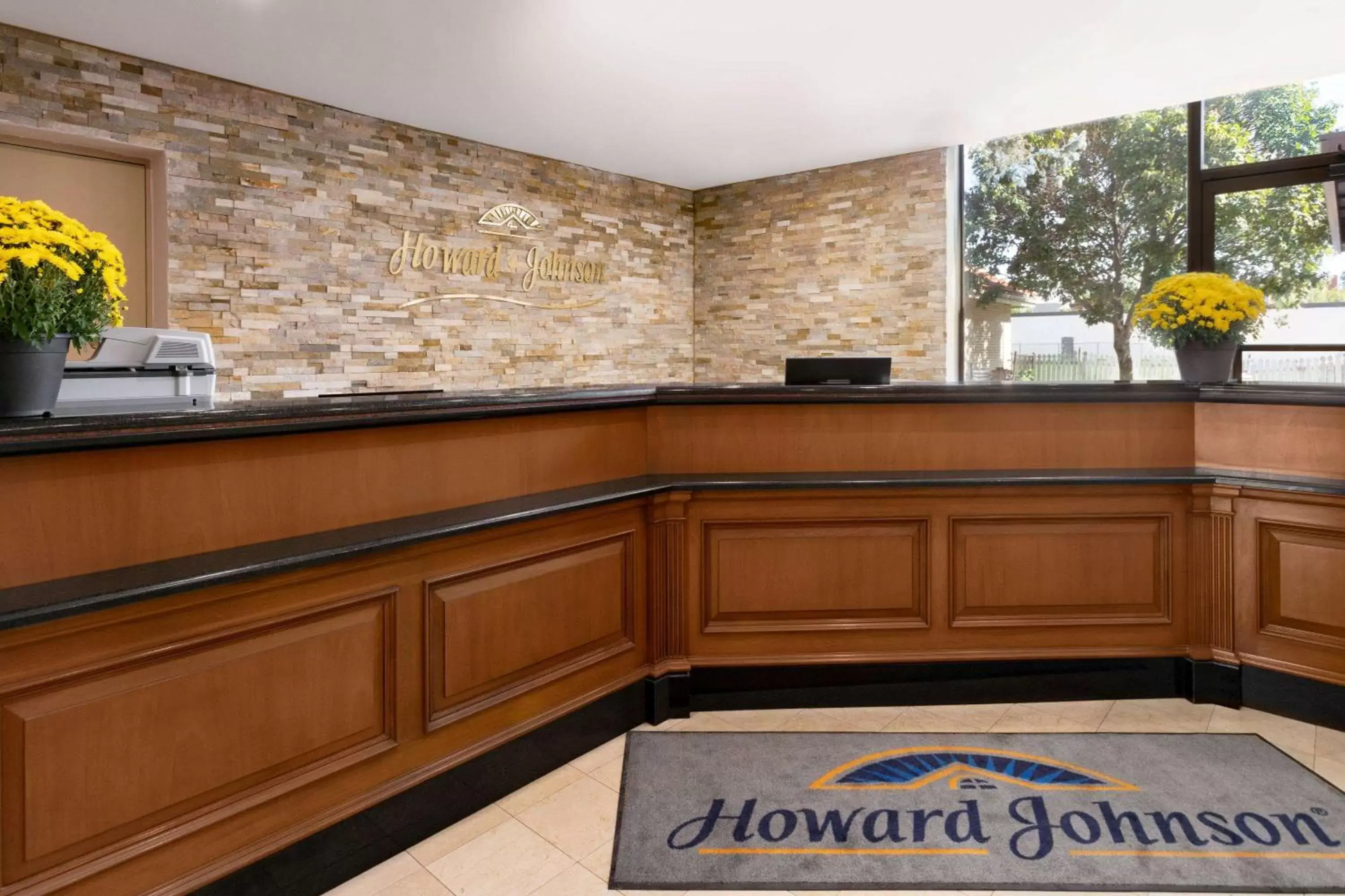 Lobby or reception, Lobby/Reception in Howard Johnson Plaza by Wyndham Windsor