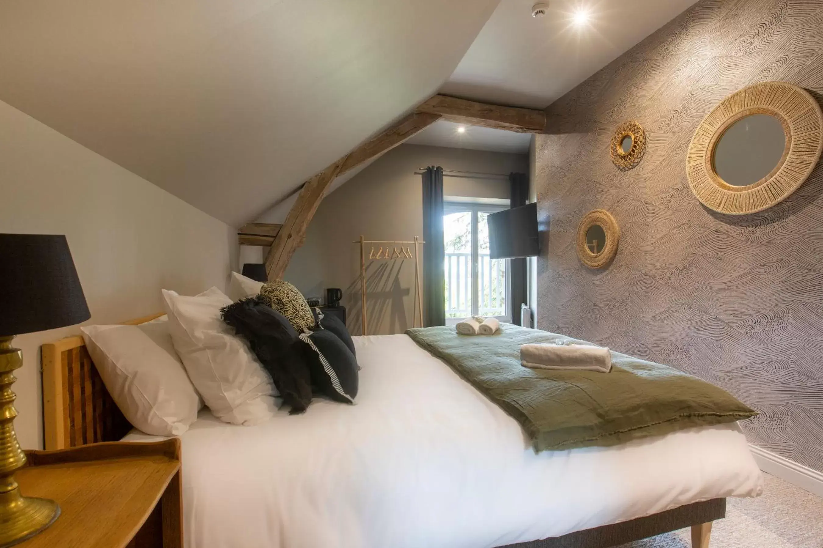 Photo of the whole room, Bed in Château des Forges par Slow Village