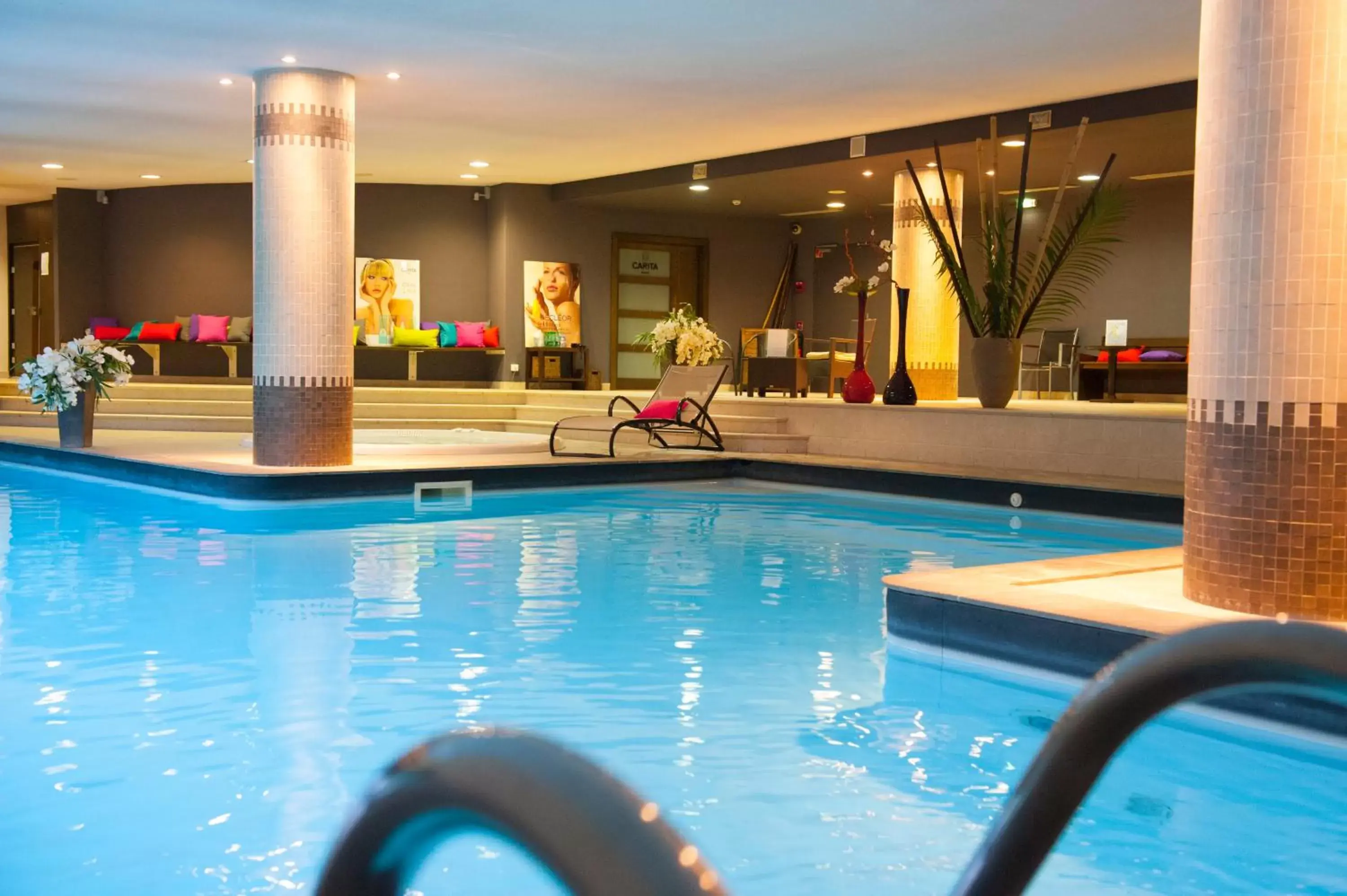 , Swimming Pool in Hotel Parc Beaumont & Spa Pau - MGallery