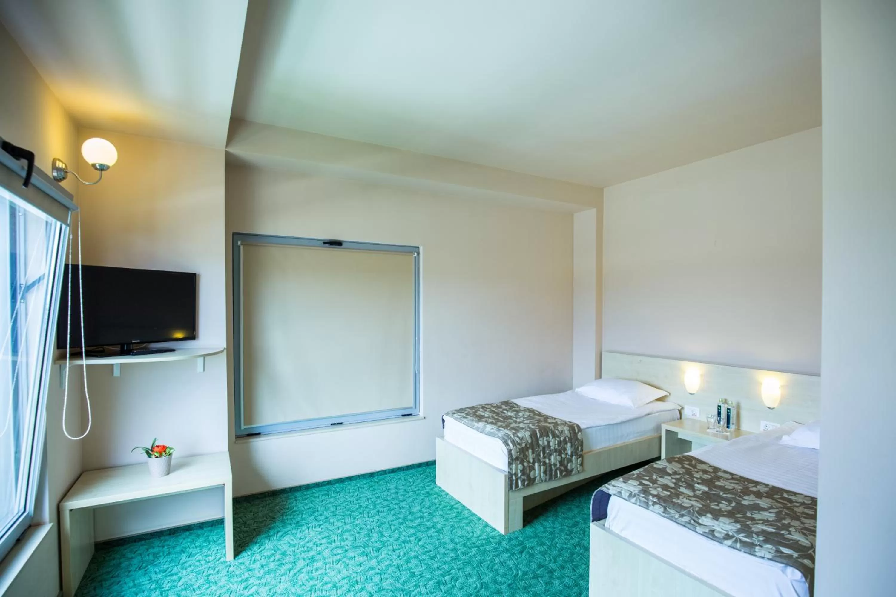 Photo of the whole room, Bed in Stop Hotel