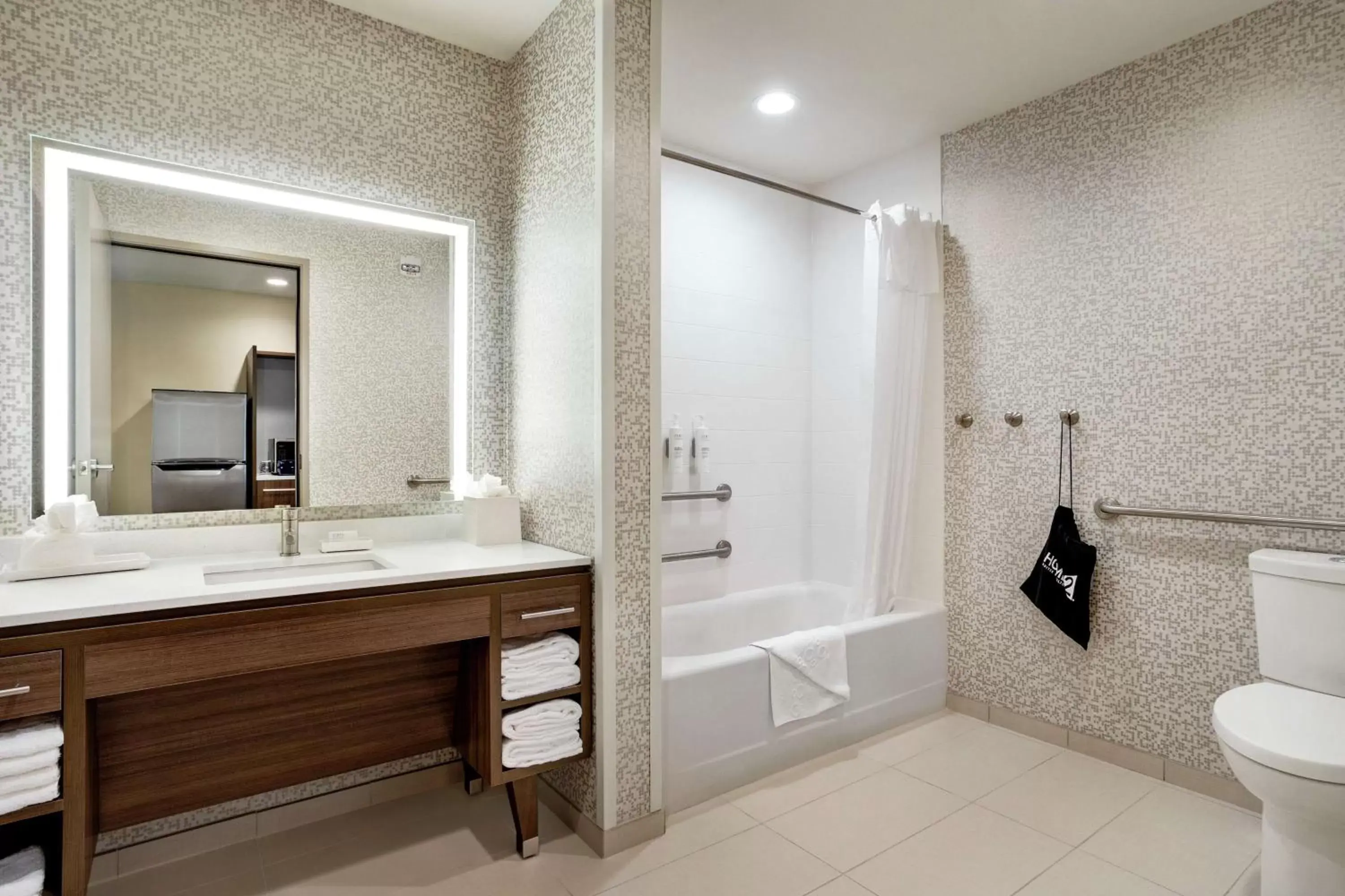 Bathroom in Home2 Suites By Hilton Minneapolis University Area