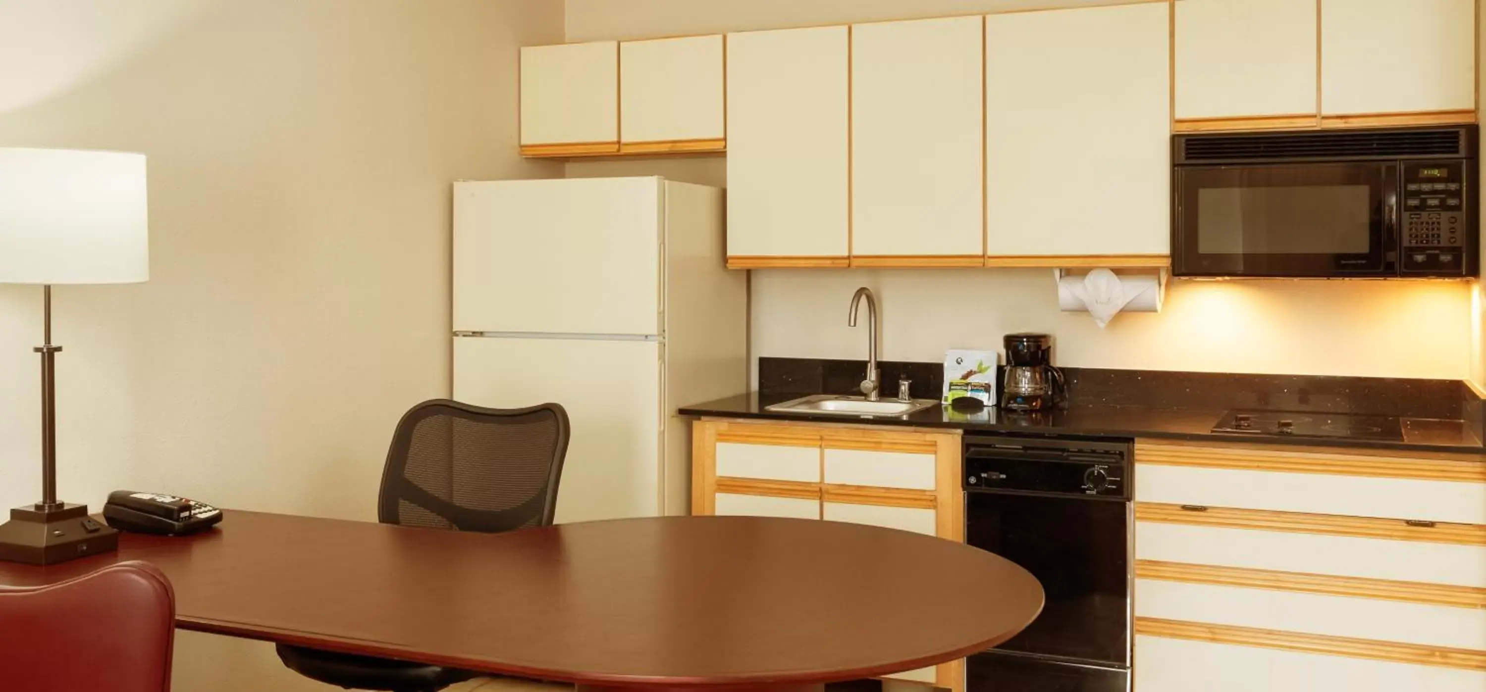 Kitchen or kitchenette, Kitchen/Kitchenette in Larkspur Landing Milpitas-An All-Suite Hotel