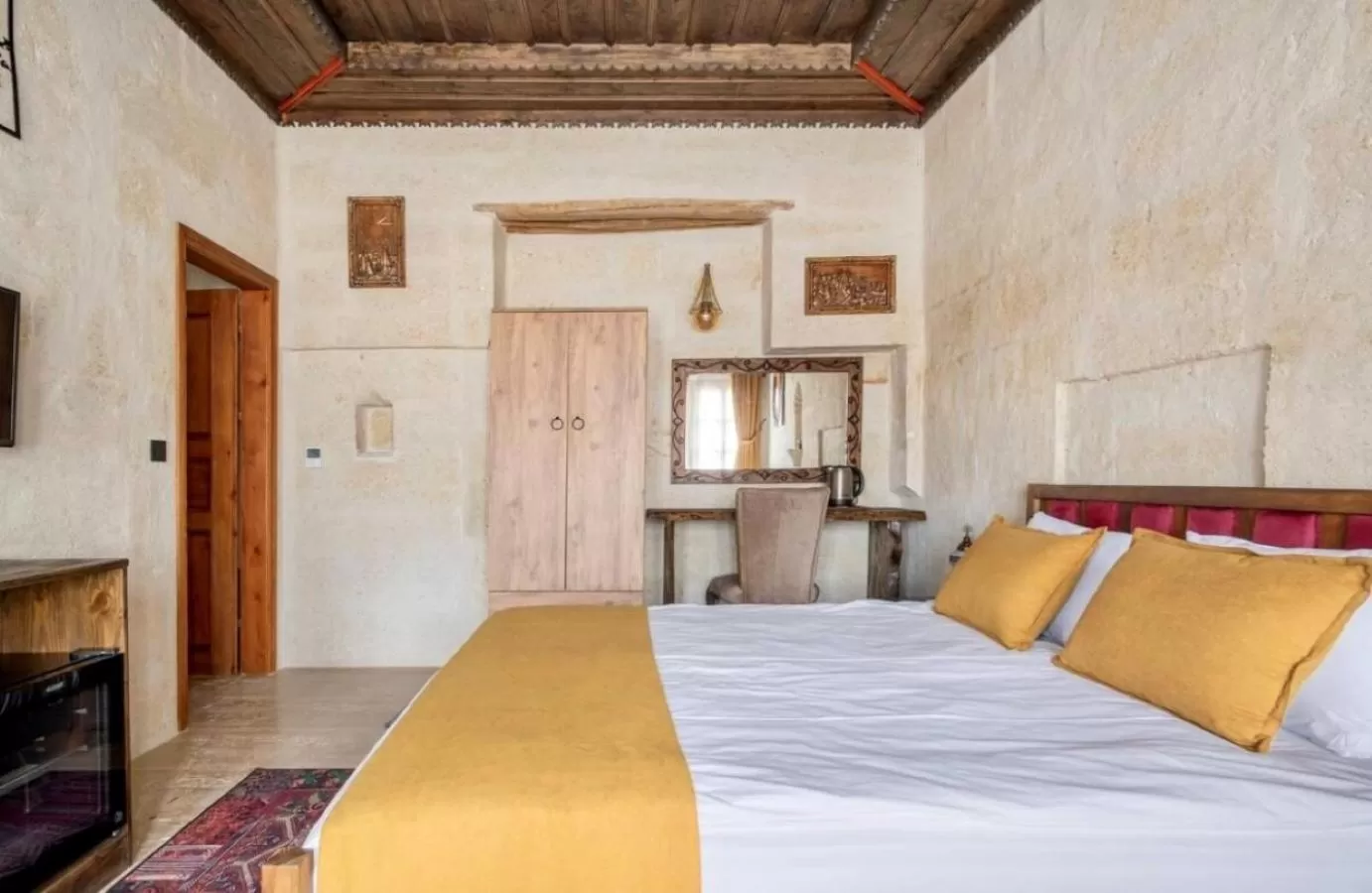 oven, Bed in Uzay Cave Suite Hotel