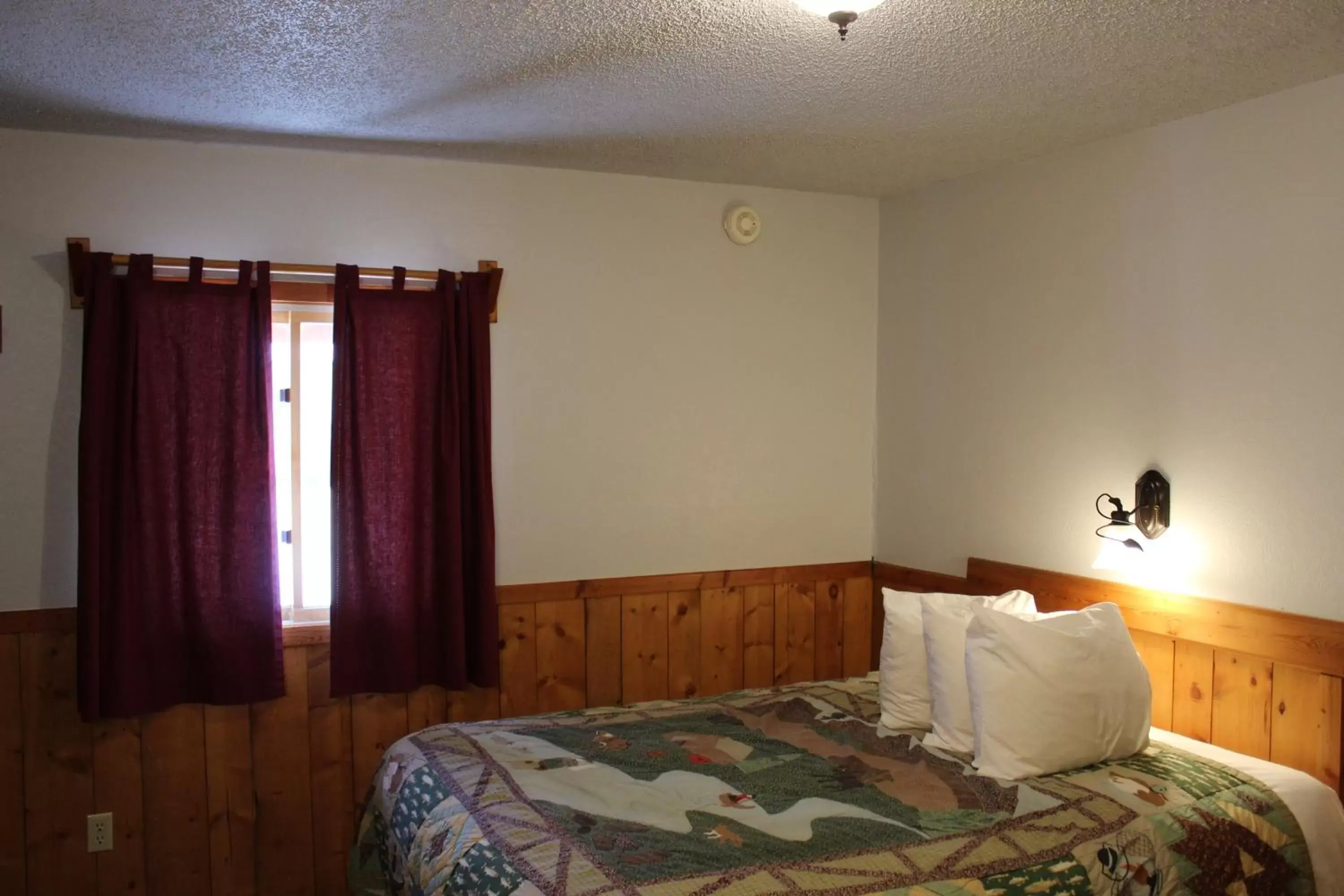 Bed in Alpine Motel of Cooke City