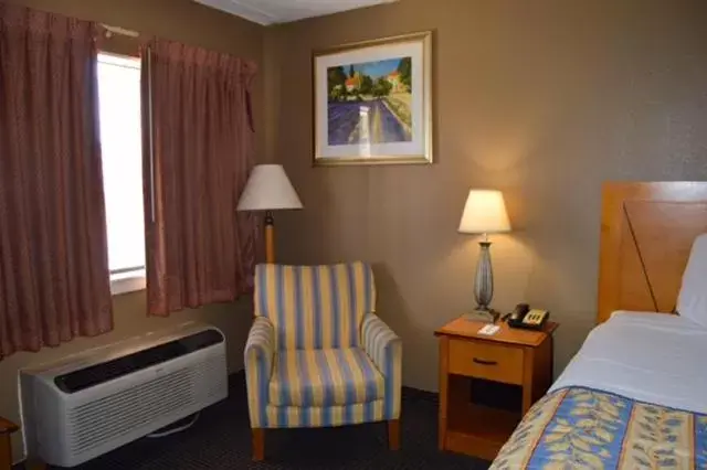 Bedroom, Seating Area in Americas Best Value Inn Laredo