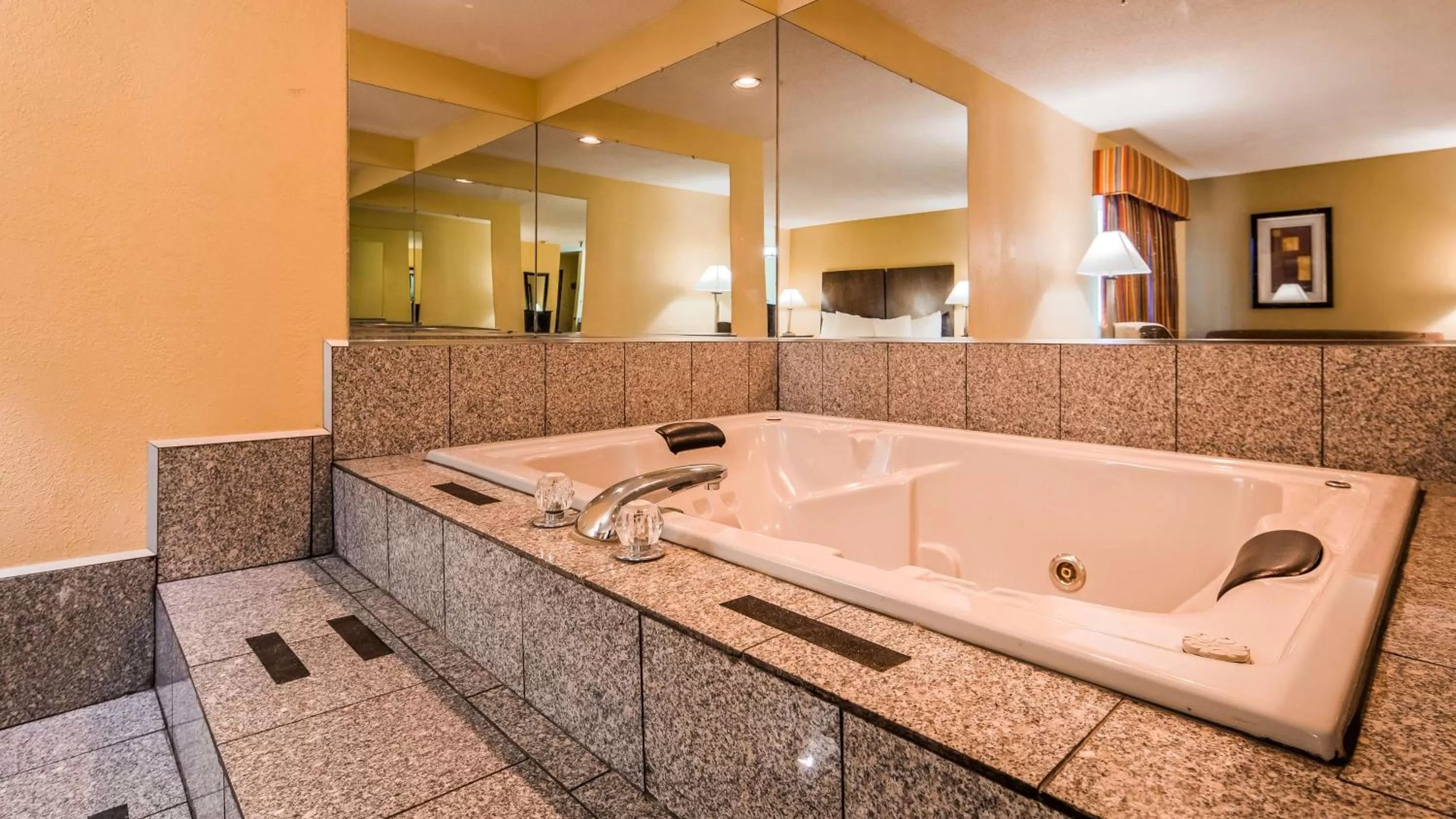 Photo of the whole room in Best Western Muncie