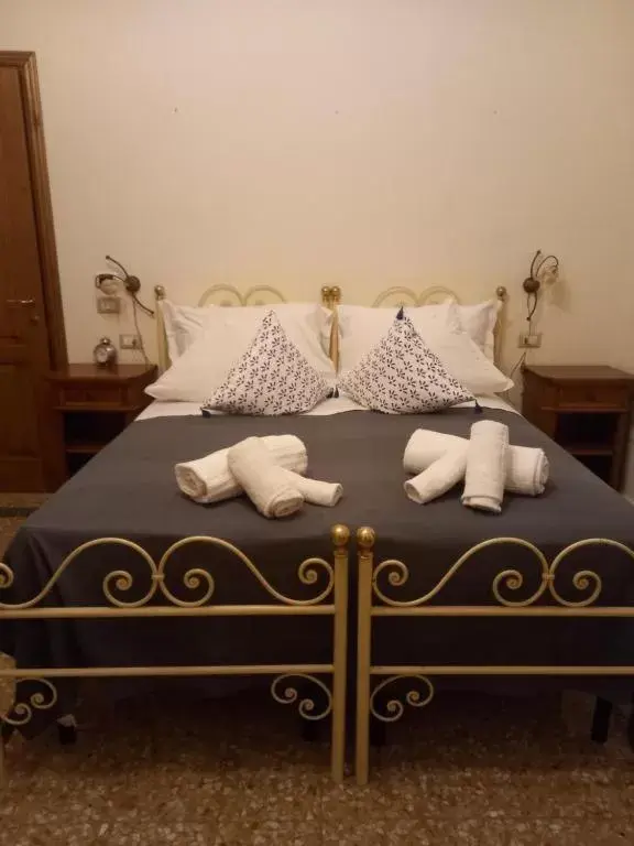 Bed in BnB Villa Melany vicino Centro