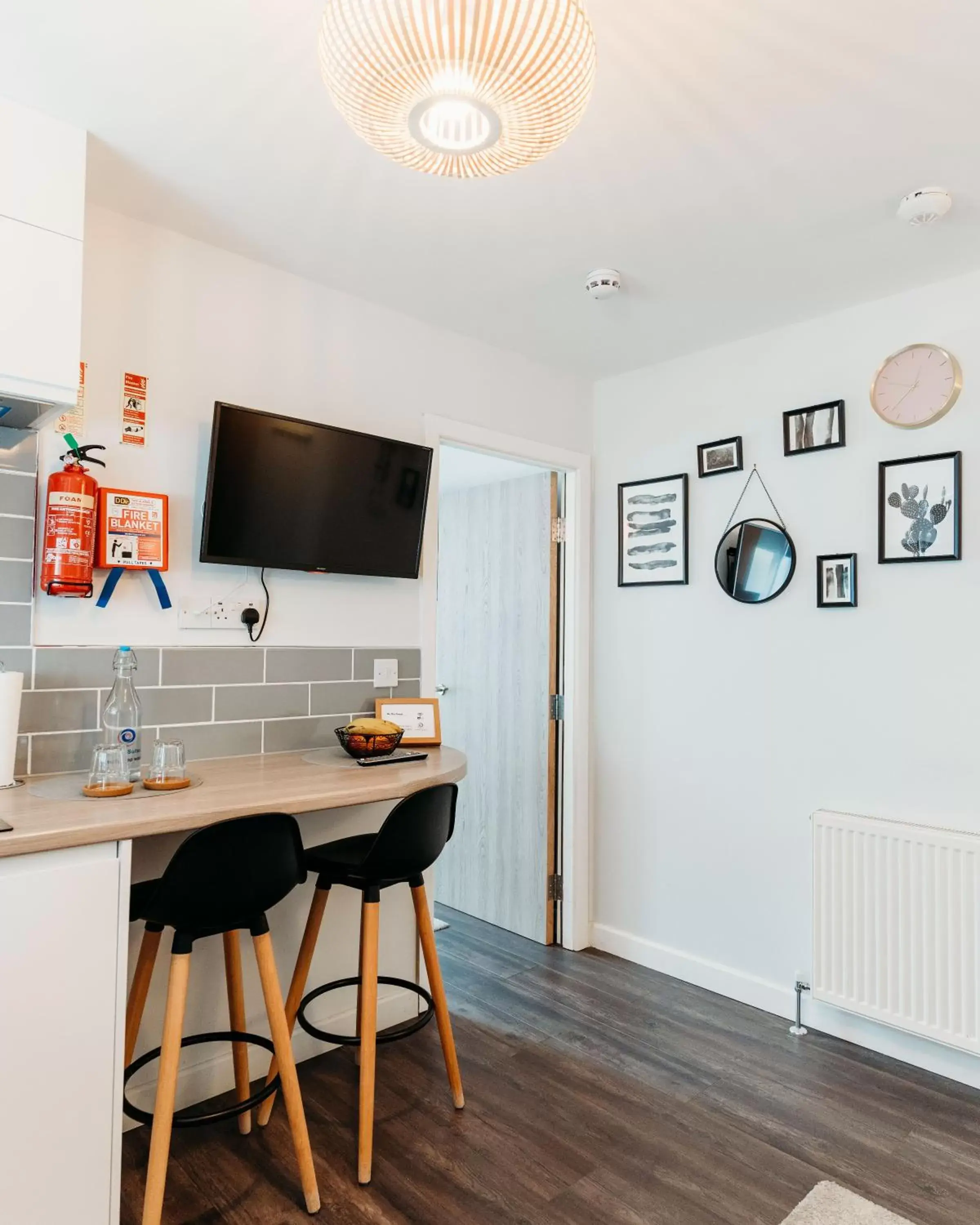 Kitchen or kitchenette, TV/Entertainment Center in Prime Suites Lytham