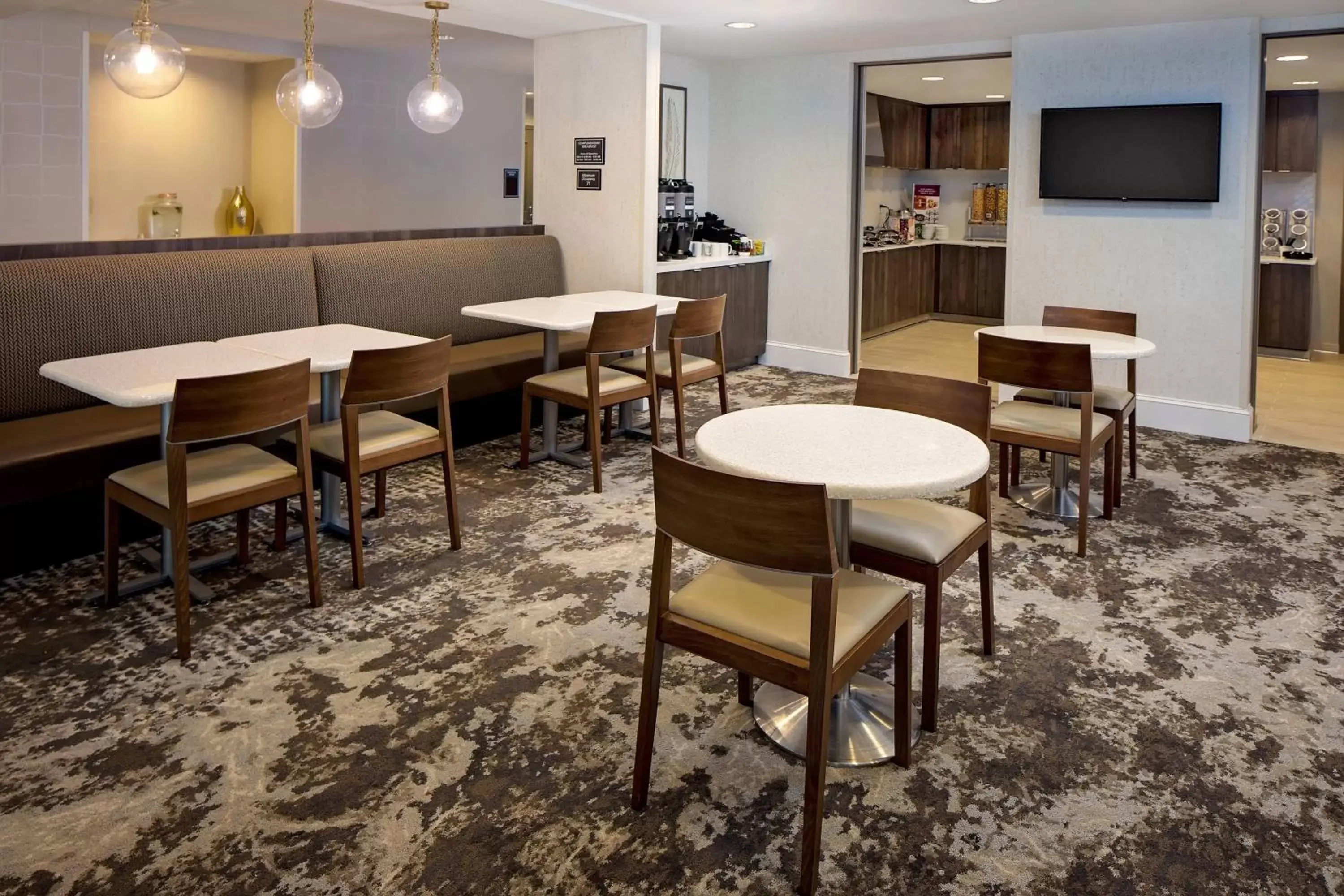 Breakfast, Lounge/Bar in Residence Inn by Marriott Charleston Summerville