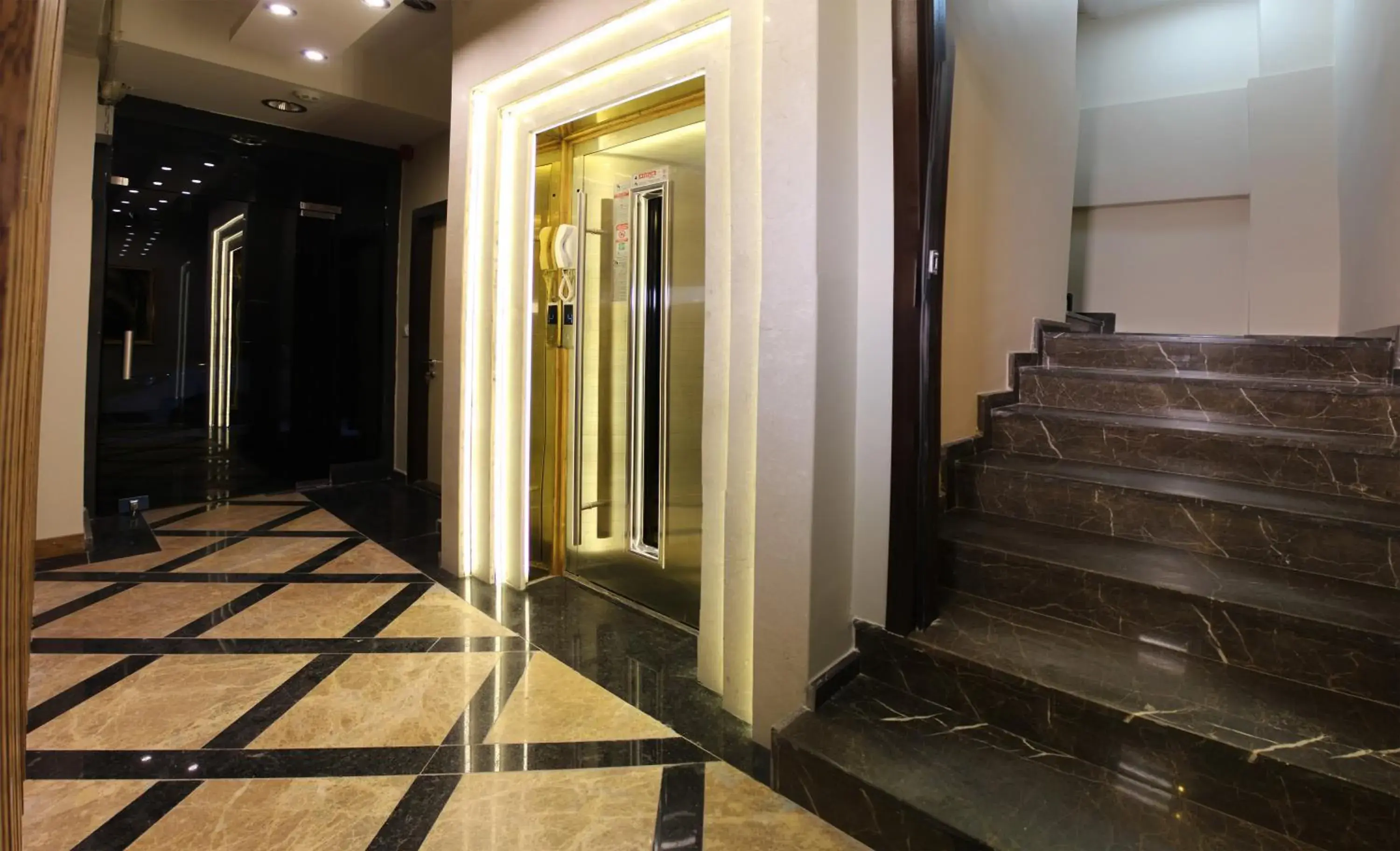 Lobby or reception, Lobby/Reception in FRT AİRLİNES OTEL