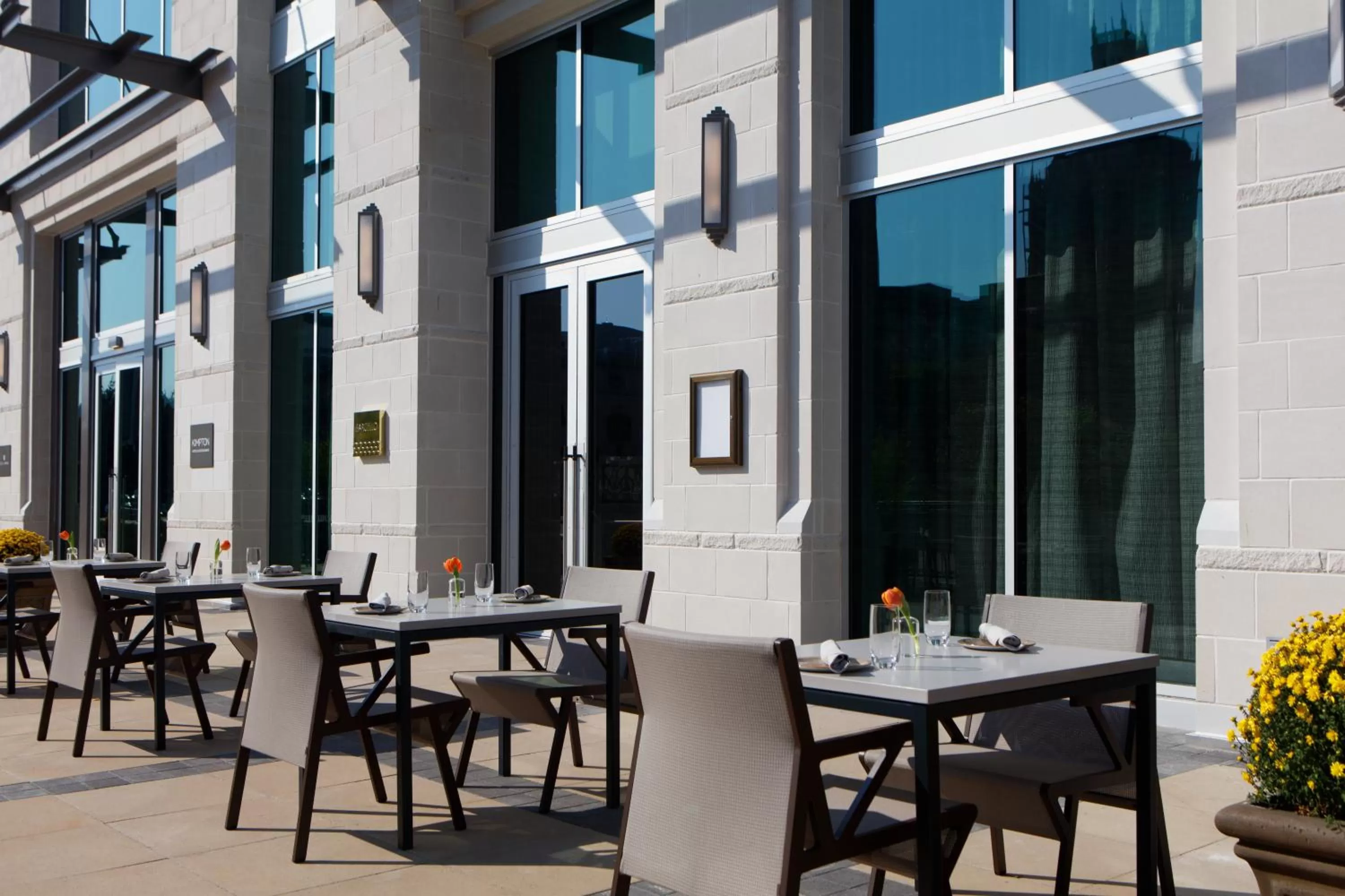Restaurant/places to eat in Kimpton Hotel Arras by IHG