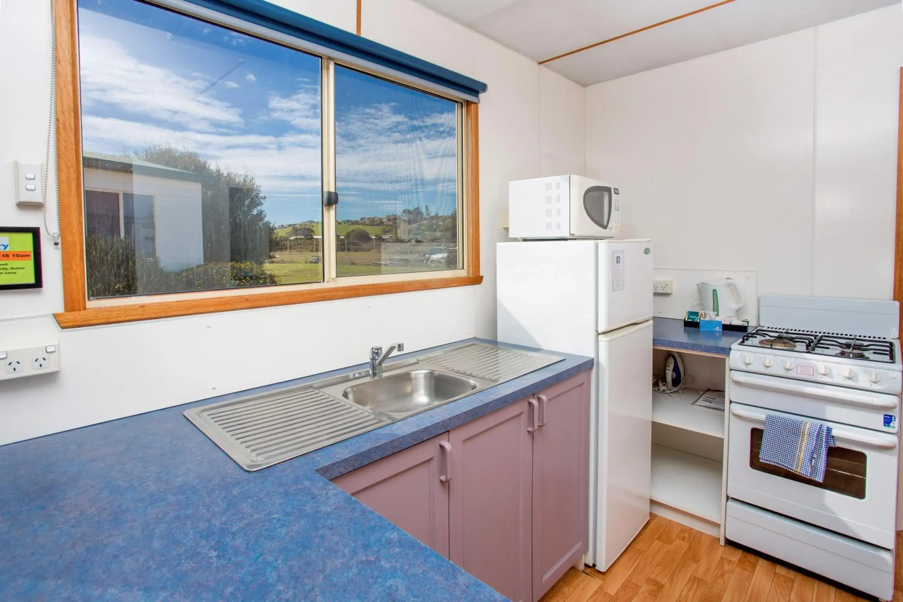 Coffee/tea facilities, Kitchen/Kitchenette in Discovery Parks - Devonport