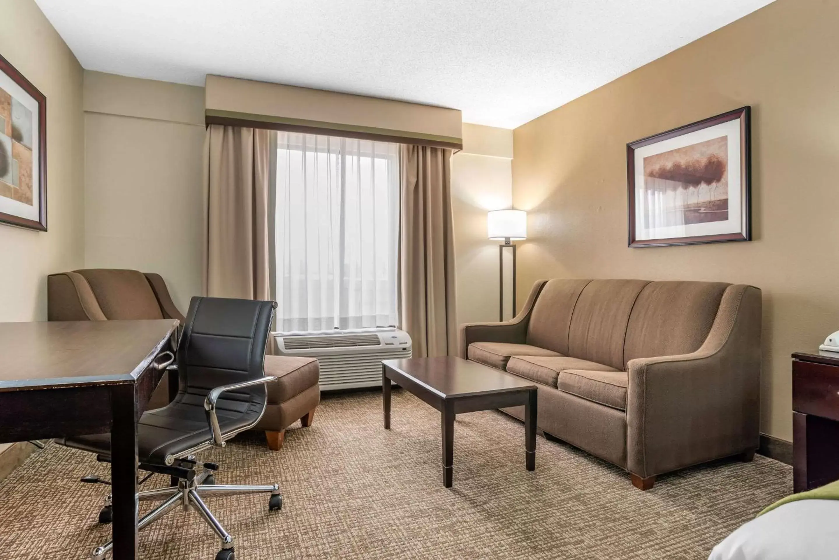 Photo of the whole room, Seating Area in Comfort Inn Pearl