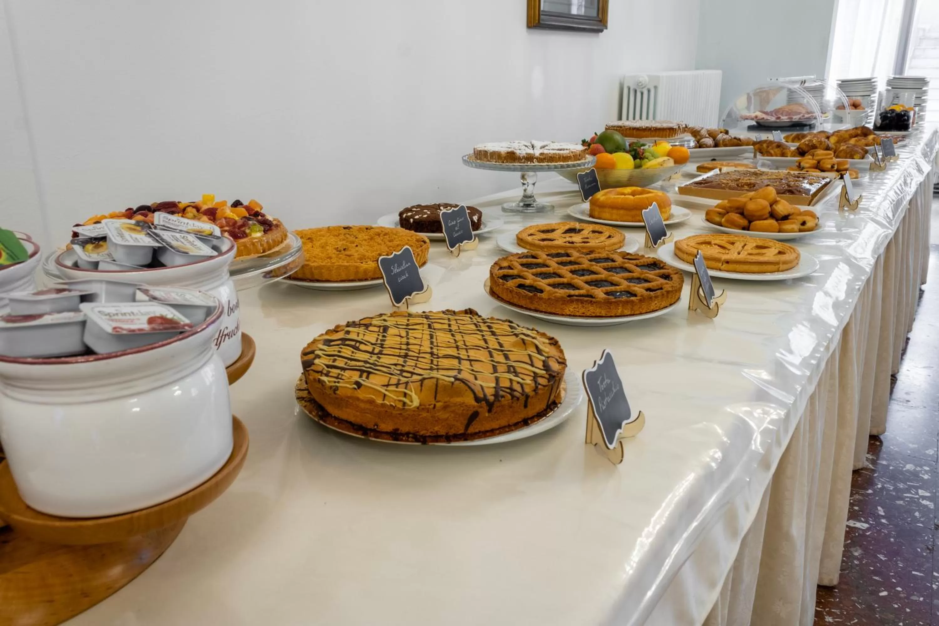 Food and drinks in Esedra Hotel